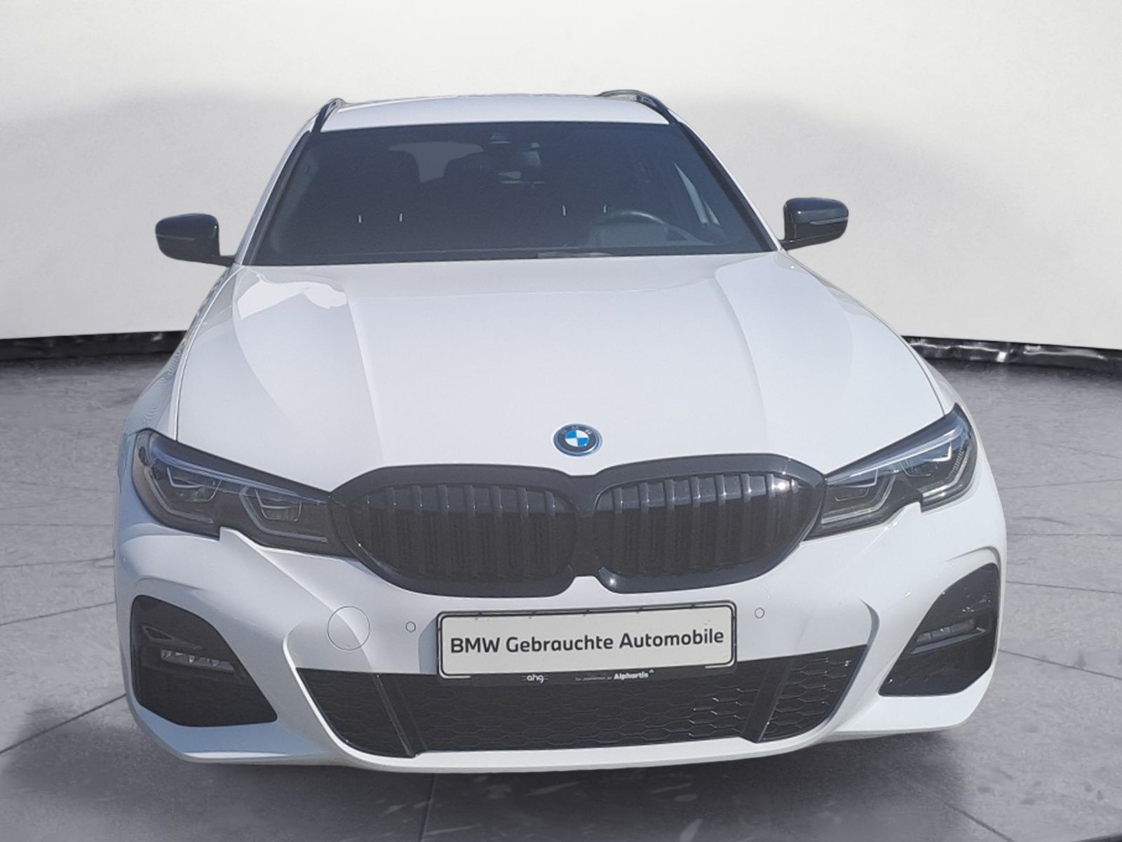 BMW 330e Touring M Sportpaket - Samsaru's Car Outlet