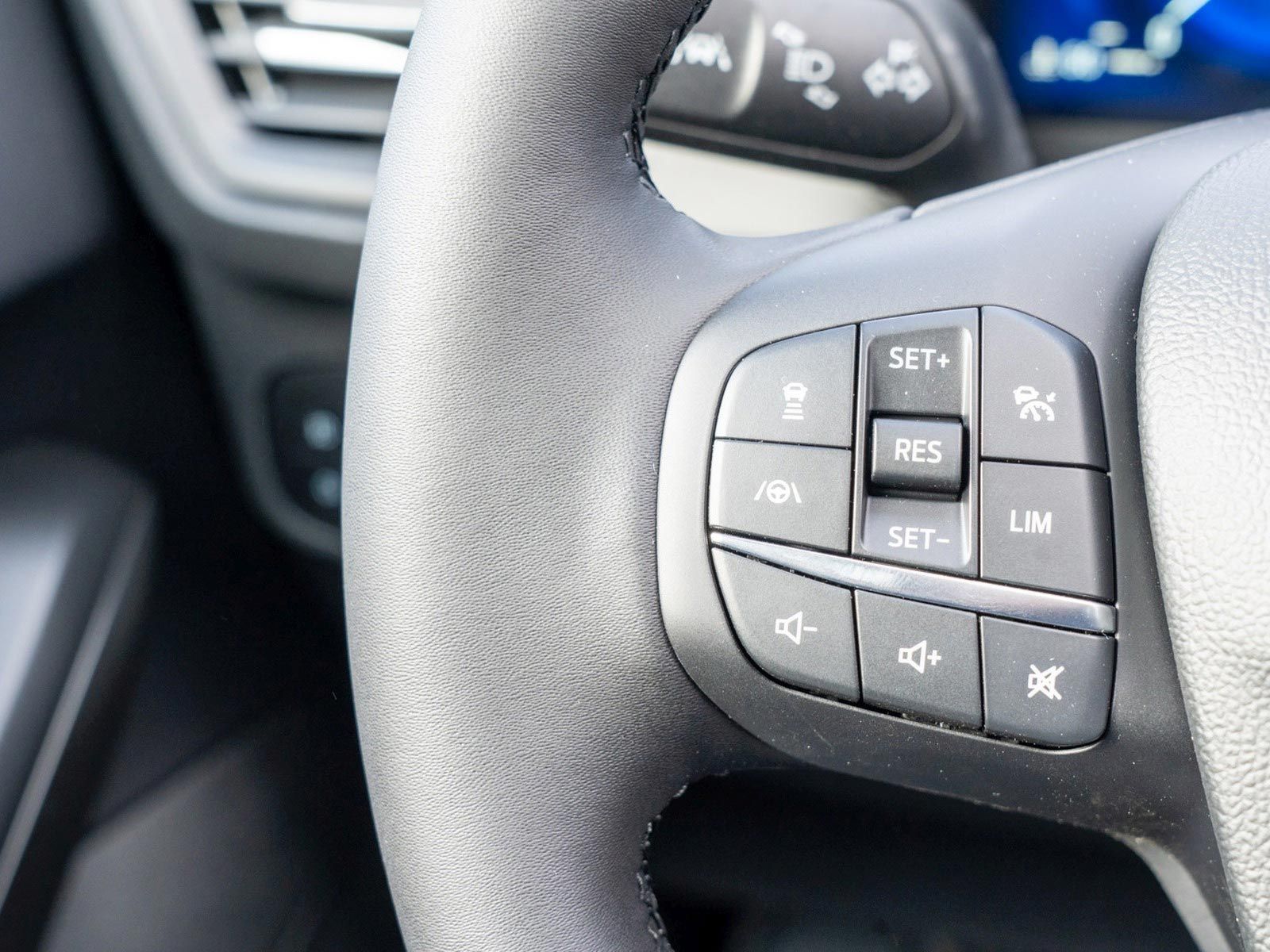 Ford Focus Titanium X 1.5l EcoBl.+Navi+Kamera+PDC+LED