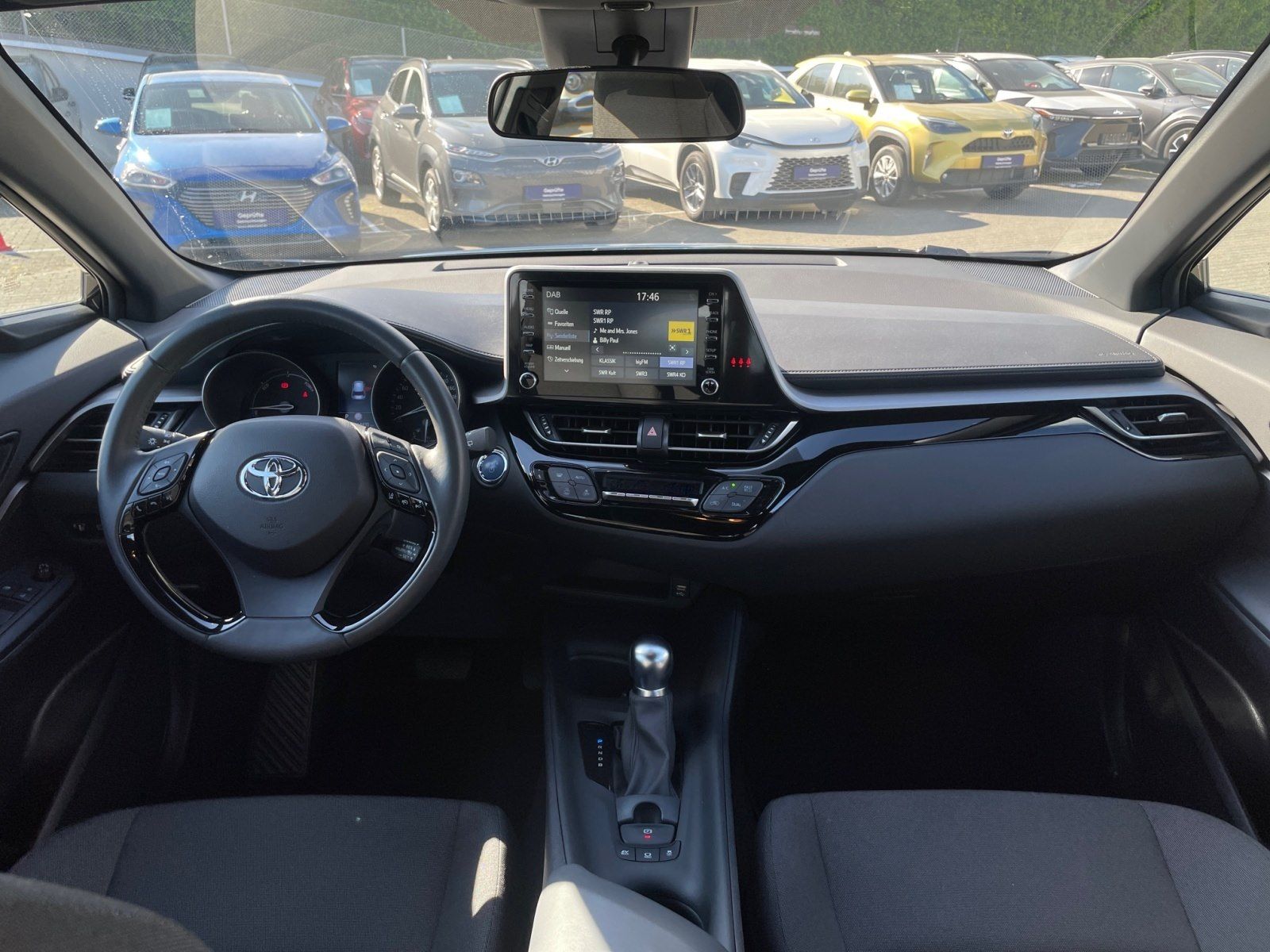 Toyota C-HR 1.8-l-Hybrid 5-Flow - Samsaru's Car Outlet