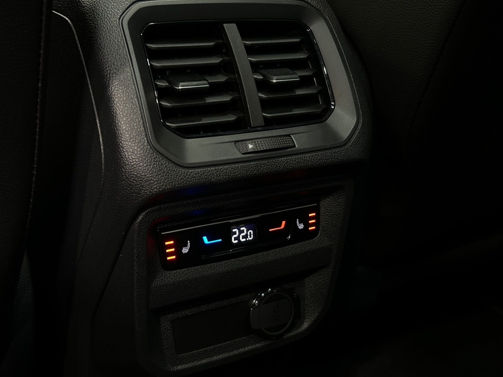 Volkswagen Tiguan R-Line 2.0 TSI DSG 4M - Samsaru's Car Outlet