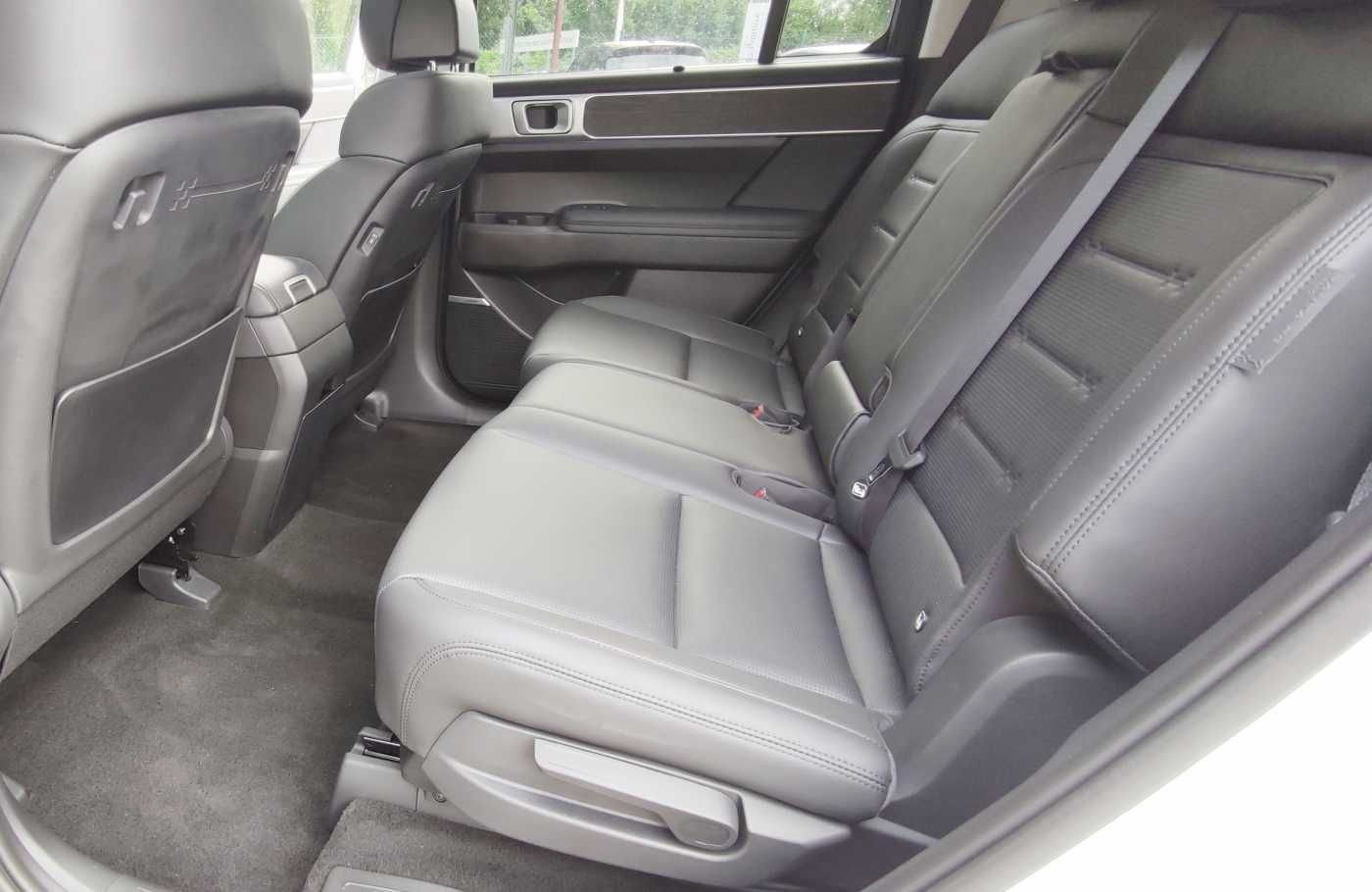 Hyundai Santa Fe Hybrid 4WD Signature - Samsaru's Car Outlet