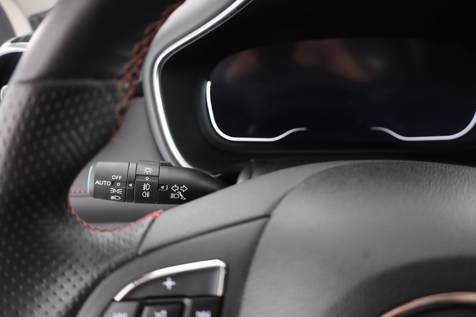 MG HS 1.5 T-GDI Luxury Aut. LED Navi Pano 360°