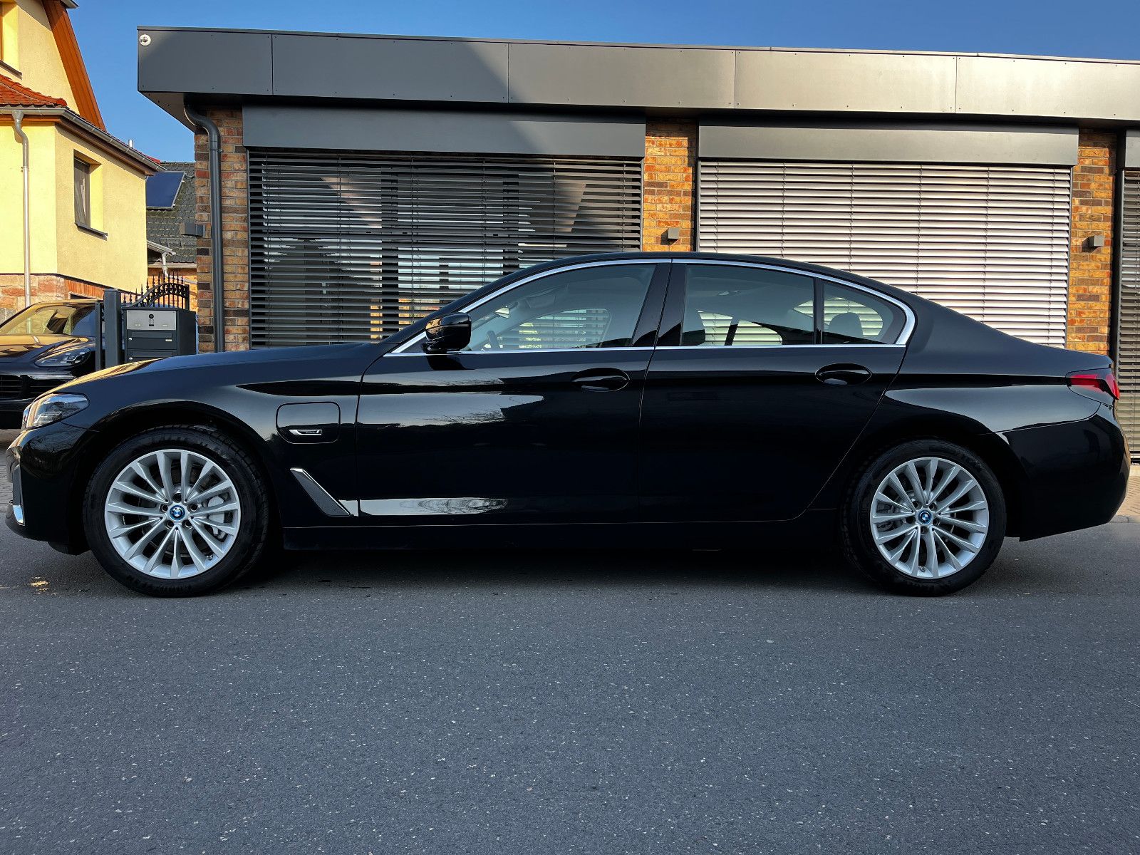 BMW 530e xDrive LuxuryLine Leder LED Navi GDach HUD