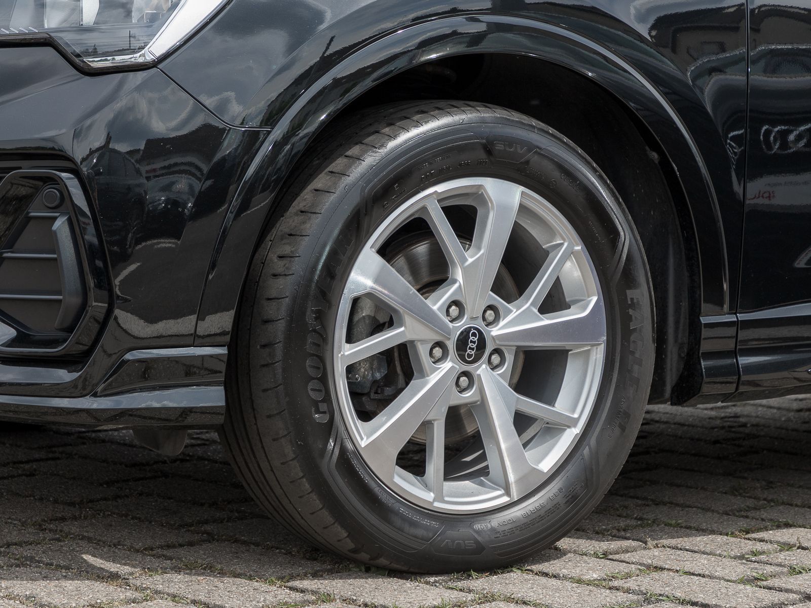 Audi Q3 35 TDI Q S LINE - Samsaru's Car Outlet