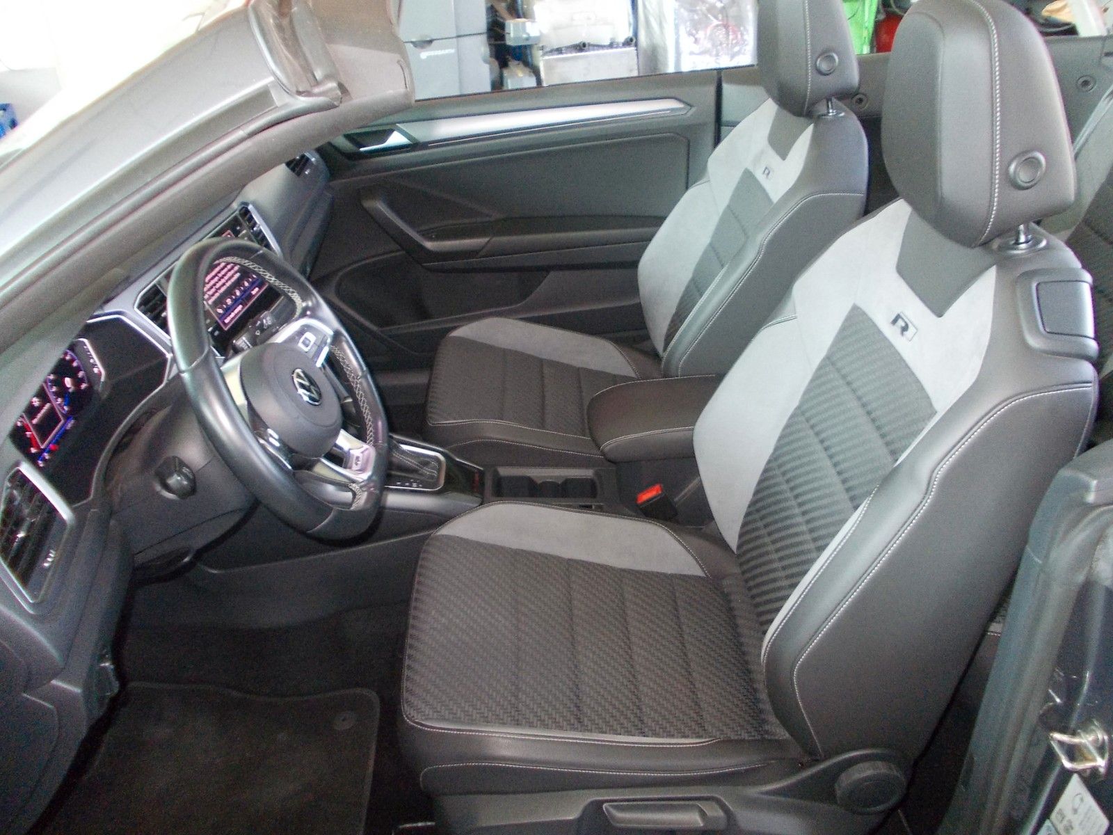 Volkswagen T-Roc R-Line - Samsaru's Car Outlet
