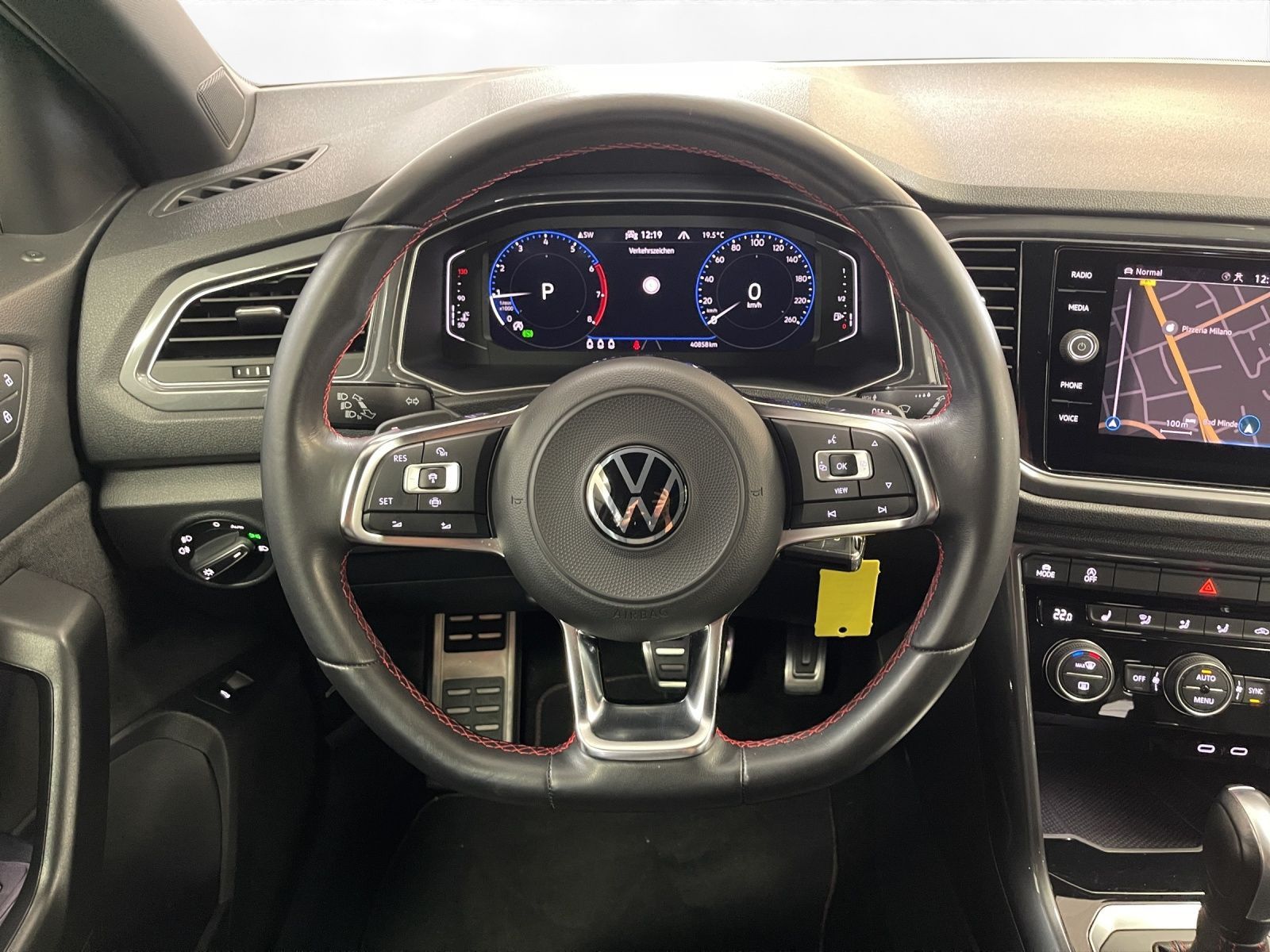 Volkswagen T-Roc 1.5 TSI Sport R-Line - Samsaru's Car Outlet