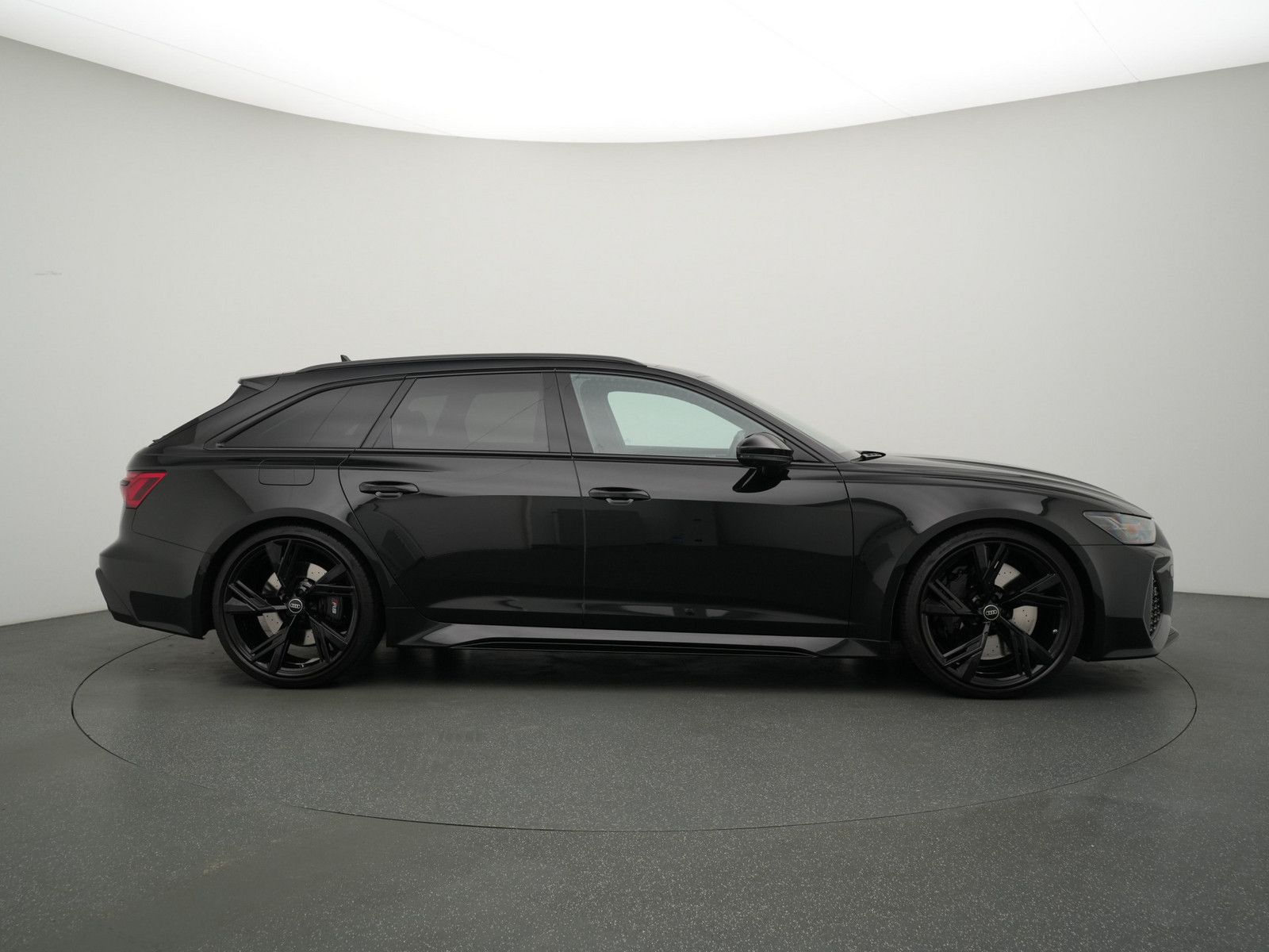 Audi RS6 STANDHZ LASER LUFT B&O AHK LEDER RAUTE PANO