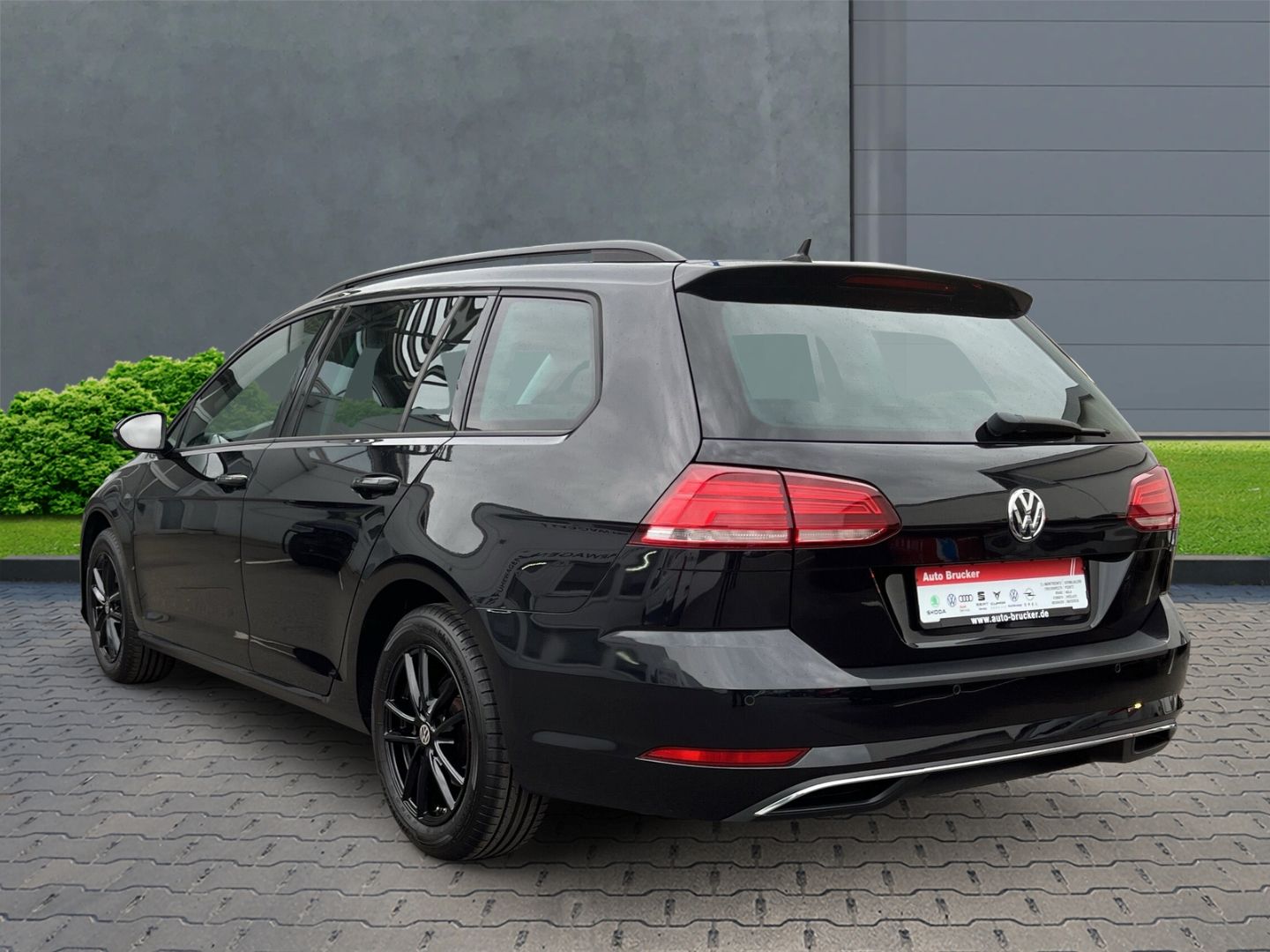 Volkswagen Golf Variant Comfortline 2.0 TDI - Samsaru's Car Outlet