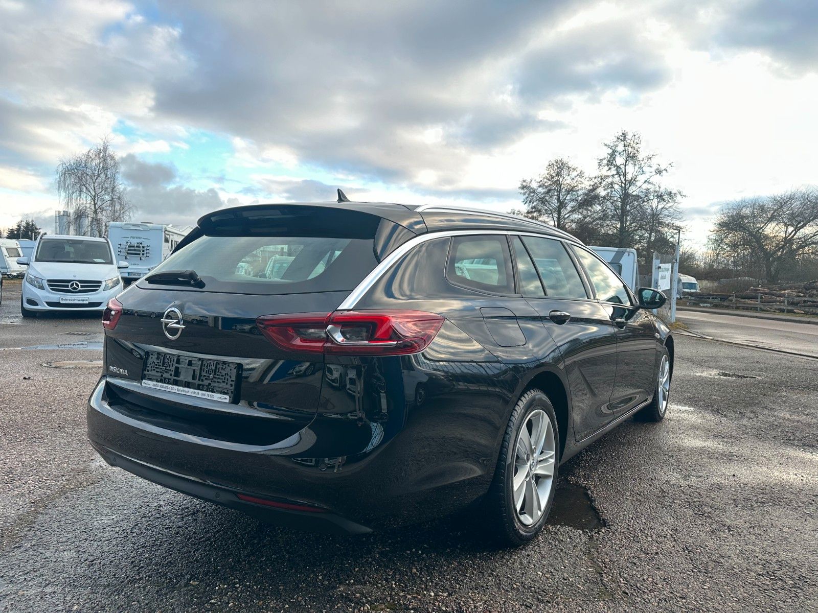 Opel Insignia B Sports Tourer Business - Samsaru's Car Outlet