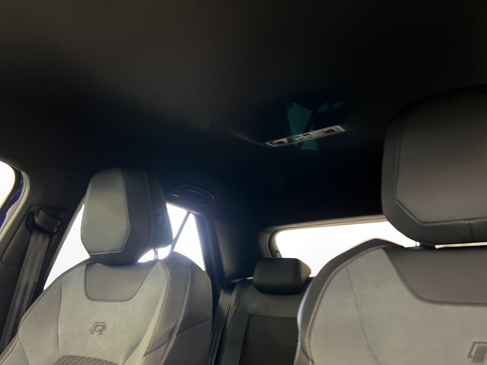 Volkswagen T-Roc R 4M - Samsaru's Car Outlet