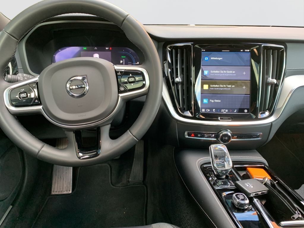 Volvo V60 T8 AWD Recharge Ultimate Dark,PANO,AHK,360*