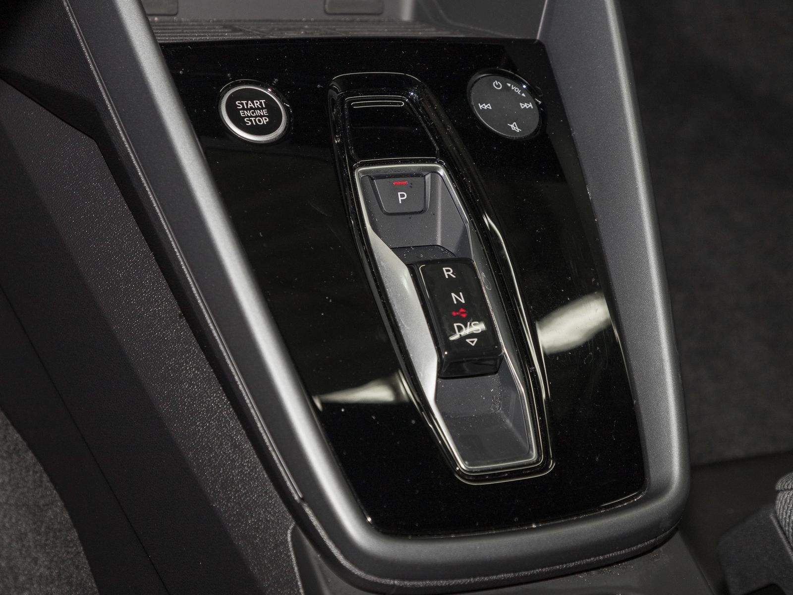 Audi A3 Limo 30 TFSI ADVANCED - Samsaru's Car Outlet