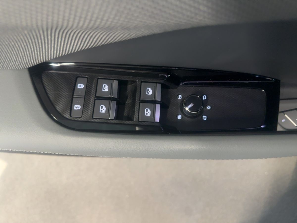 Audi Q3 TFSI S tronic 2xS LINE/TECH-PRO/LM20/AHK