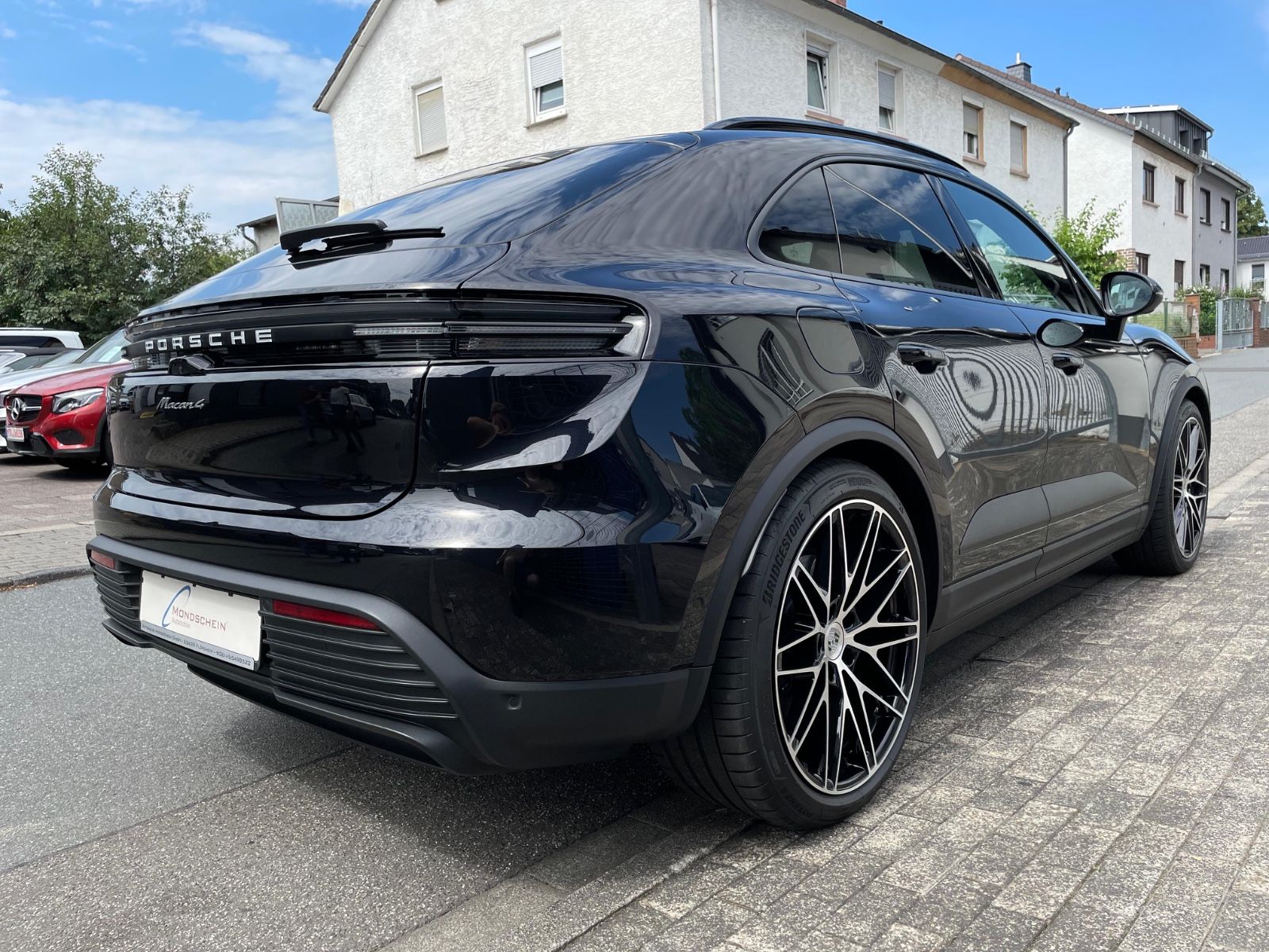 Porsche Macan 4 - Samsaru's Car Outlet
