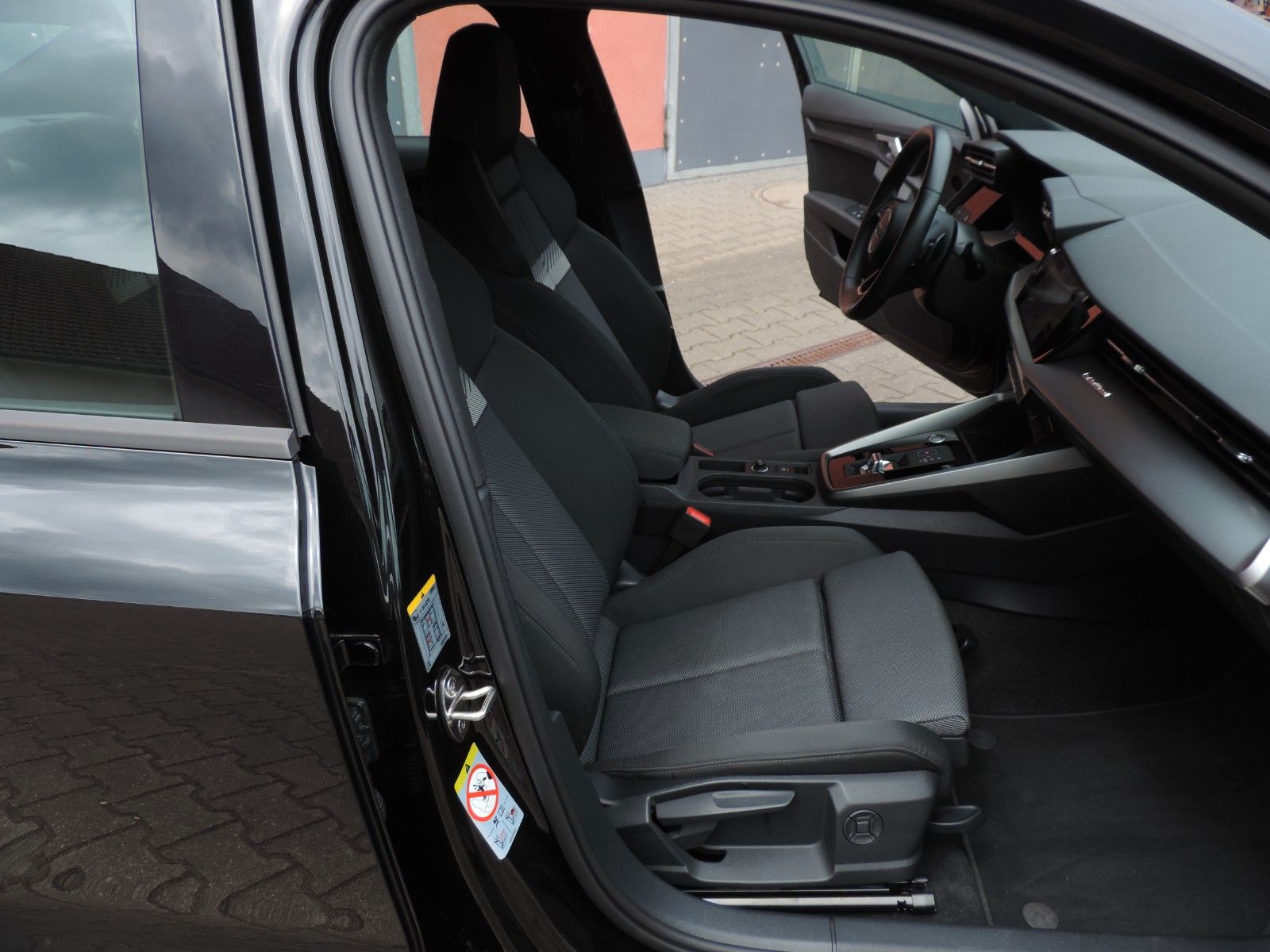 Audi A3 Limousine 40 TFSI quattro S line - Samsaru's Car Outlet