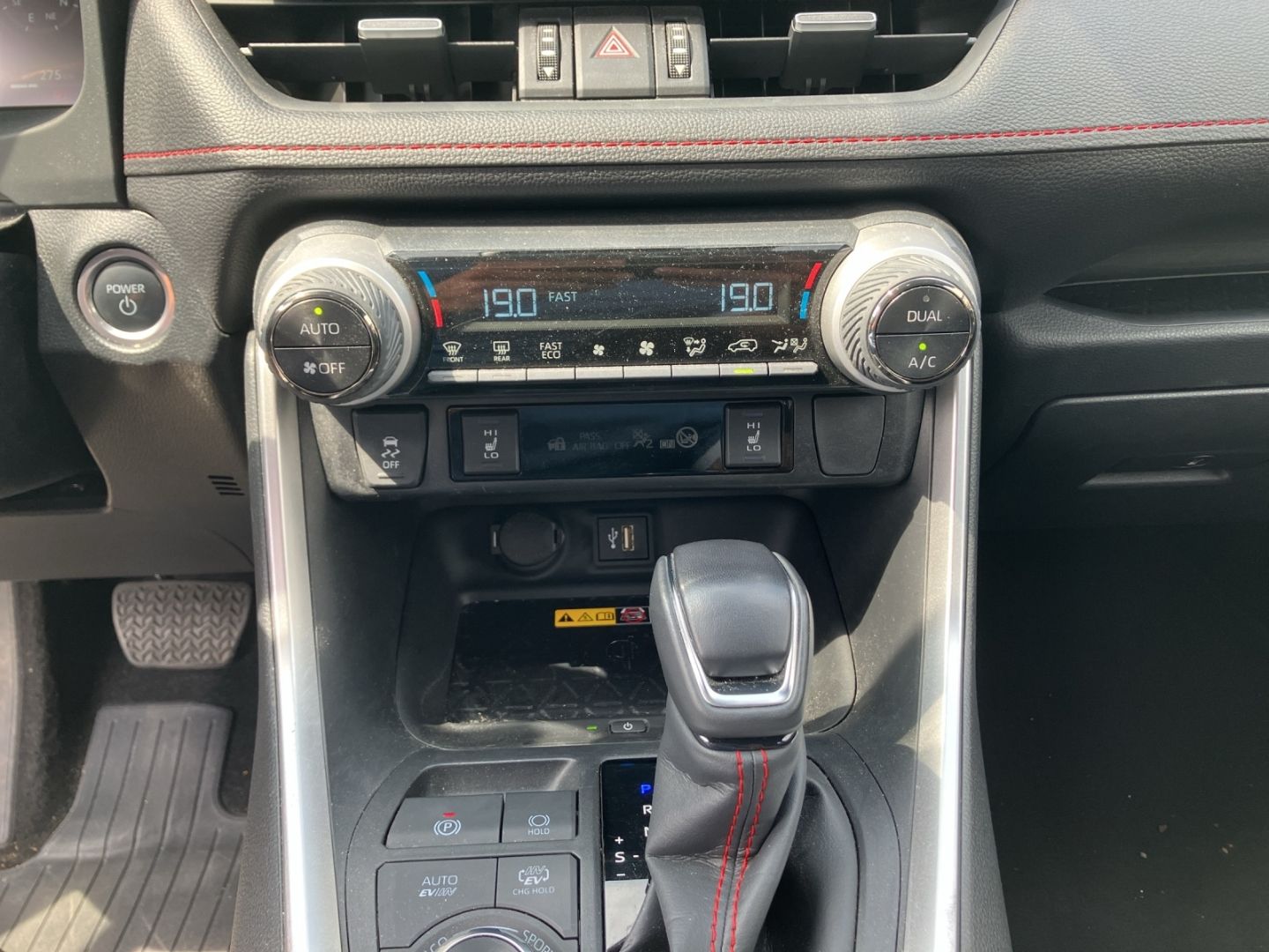 Toyota RAV 4 PLUG-IN+HYBIRD+4x4+COMFORT+CAM+NAV+8-FACH!