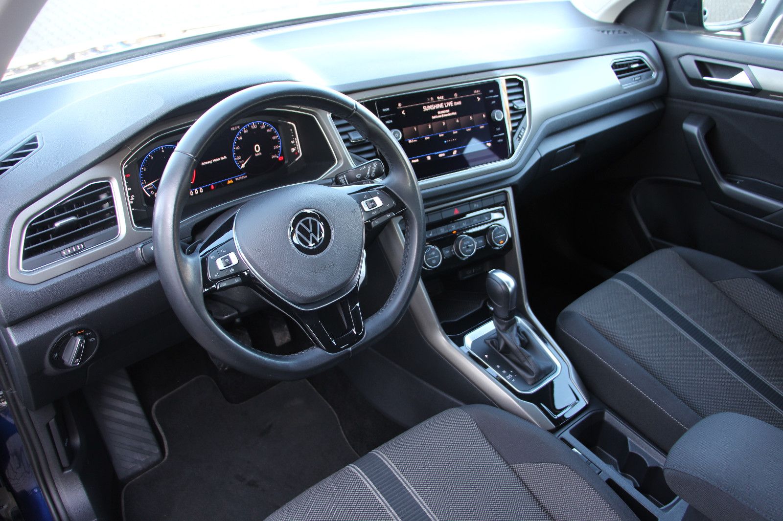 Volkswagen T-Roc Style - Samsaru's Car Outlet