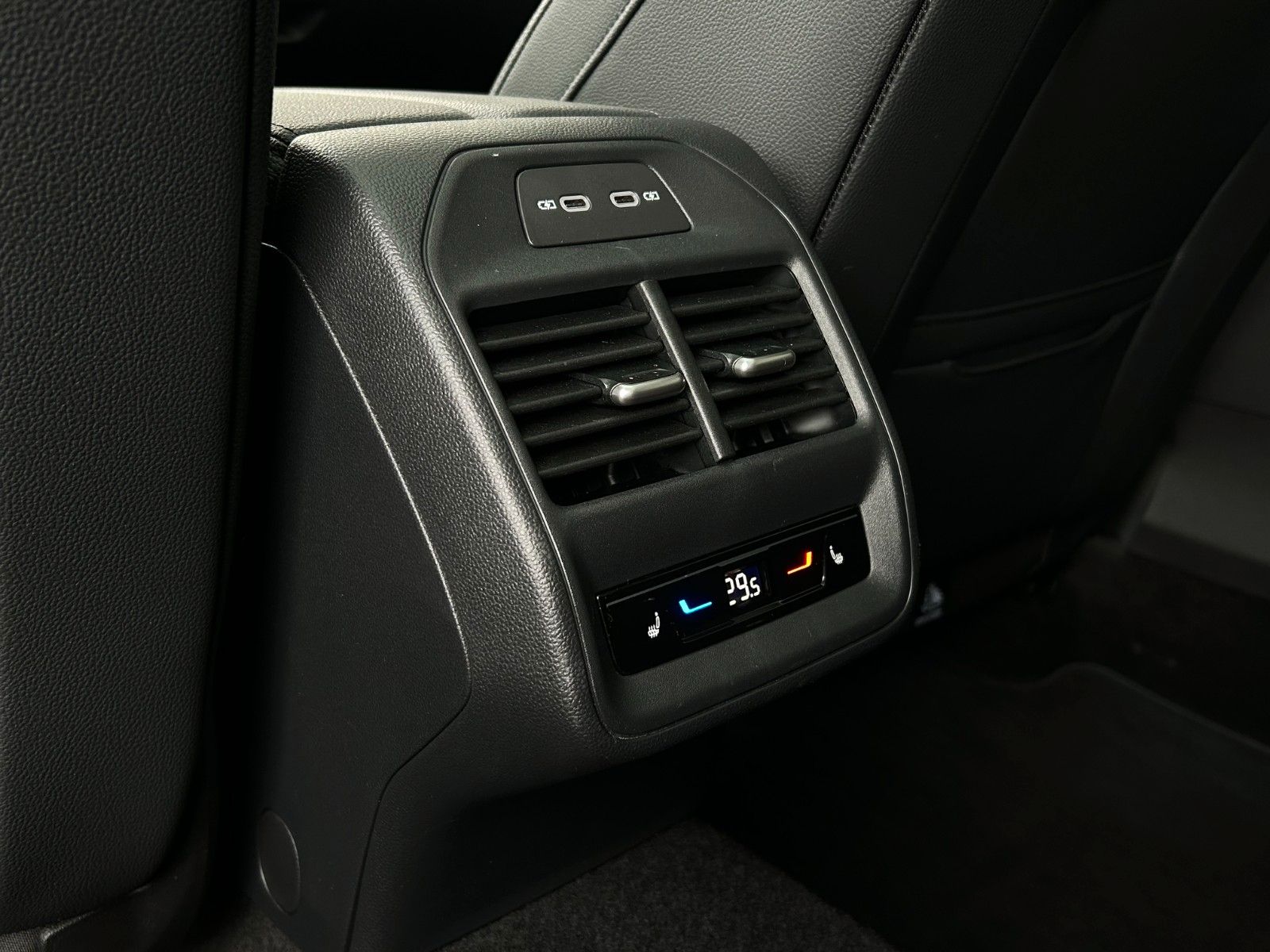 Skoda SUPERB COMBI 4x4 L&K*STHEIZ*VOLL*GARANTIE-2030*