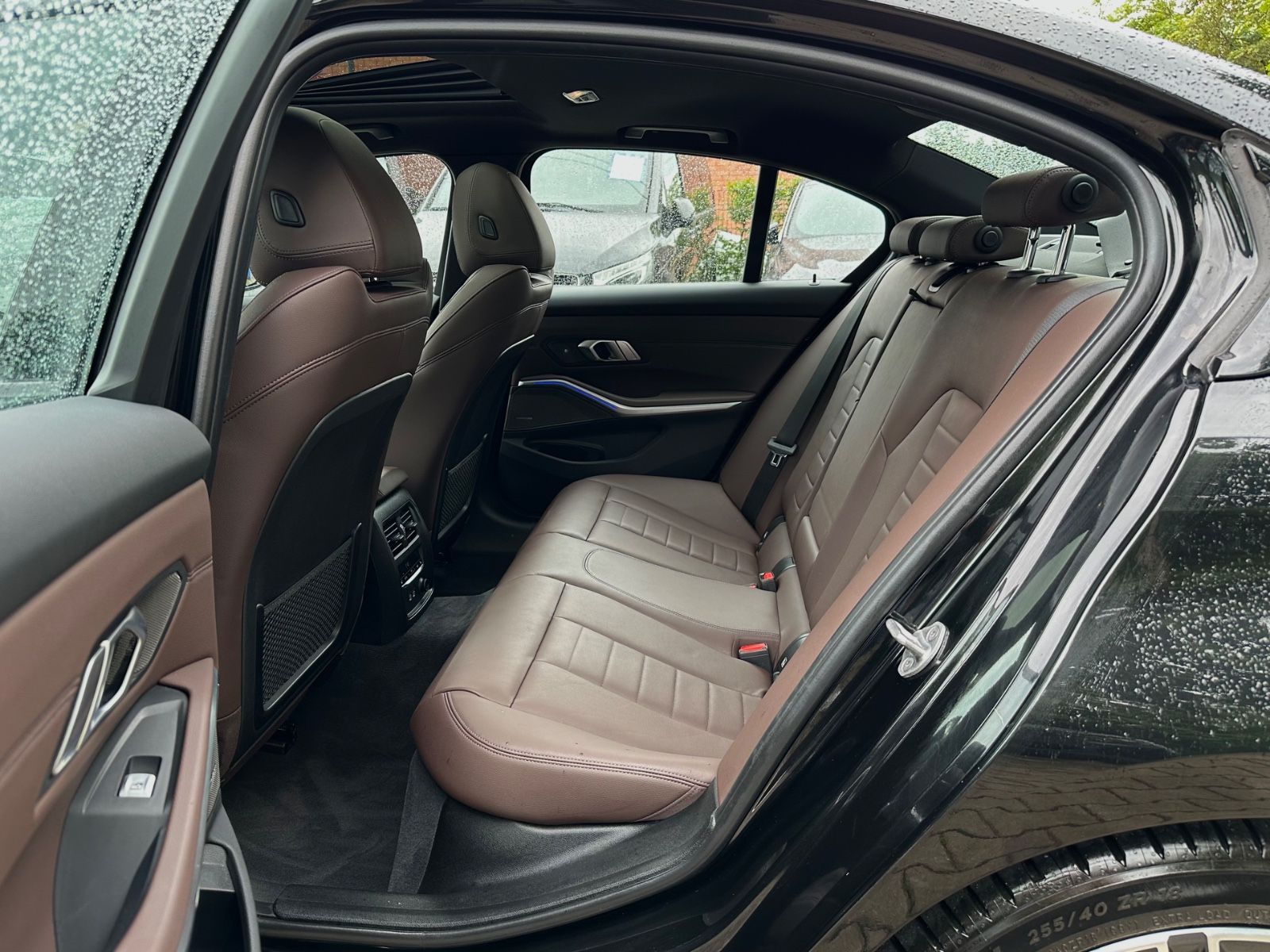 BMW 330d SAG M-Sportpaket - Samsaru's Car Outlet