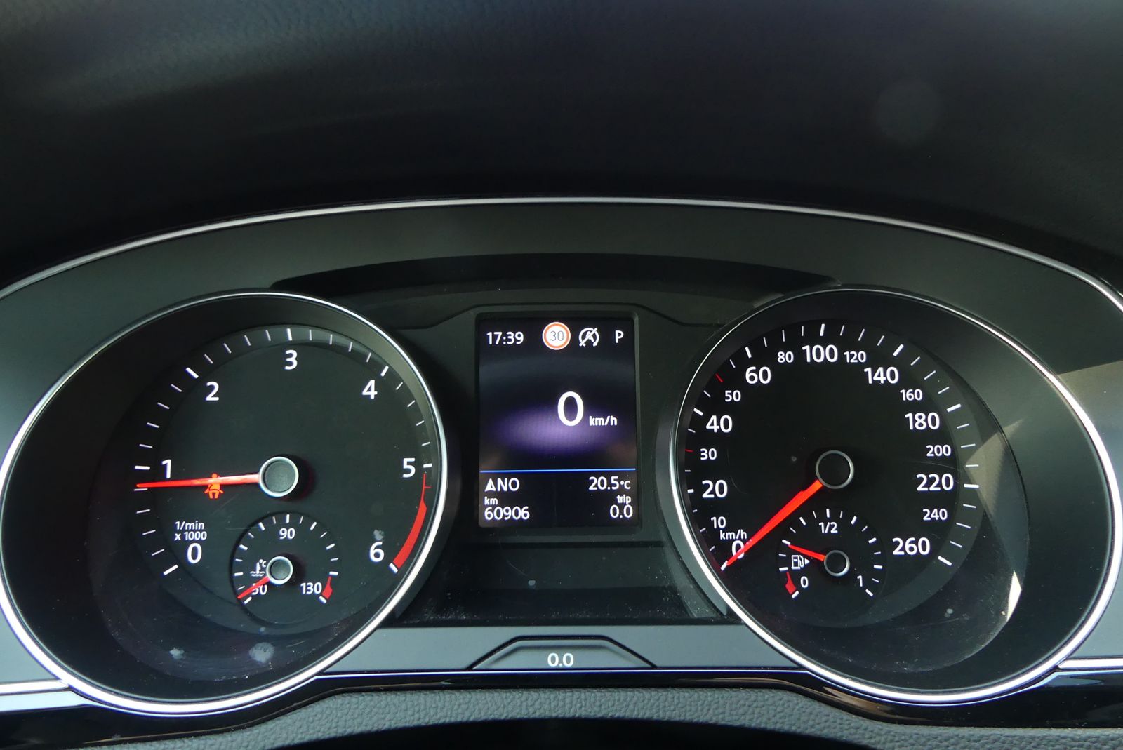 Volkswagen Passat Lim. Elegance - Samsaru's Car Outlet