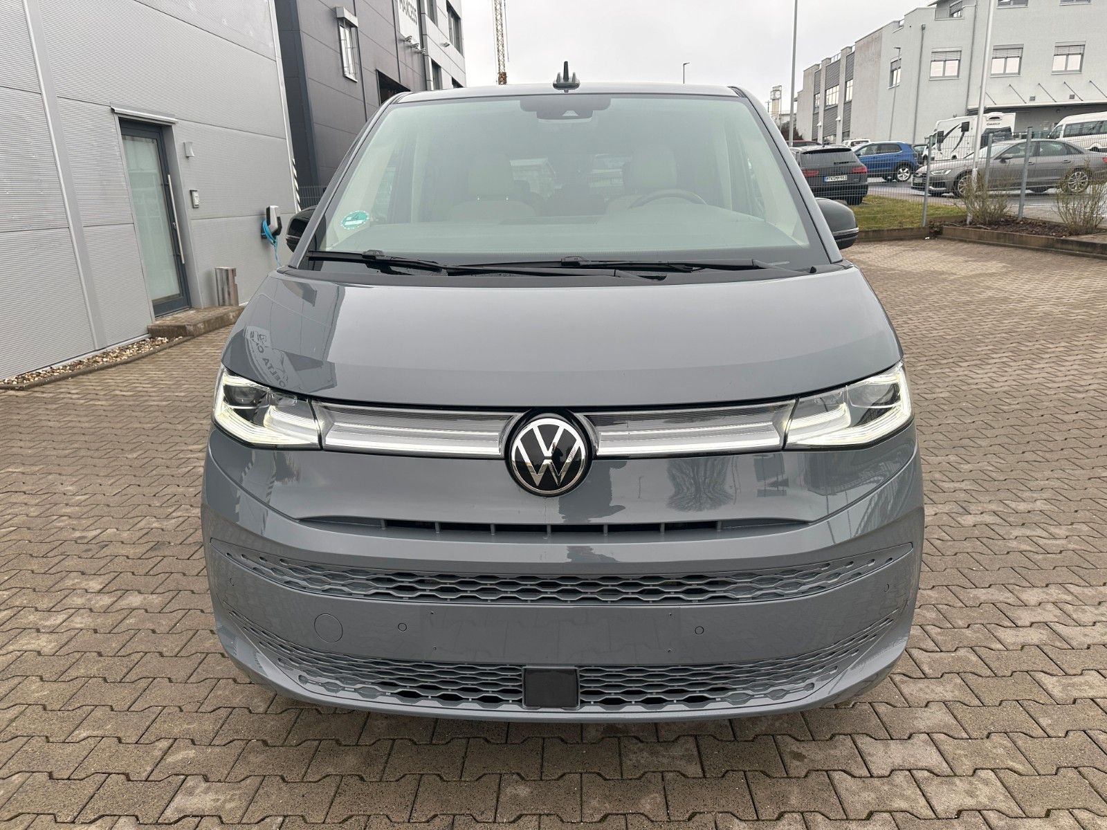Volkswagen T7 Multivan - Samsaru's Car Outlet