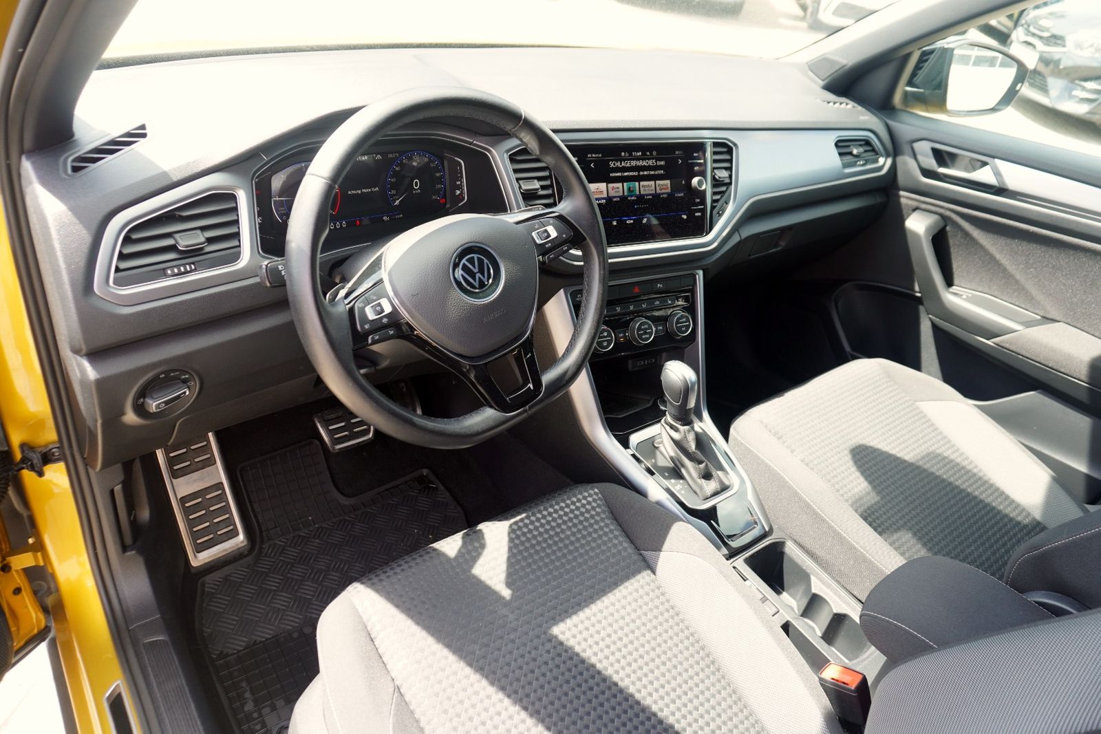 Volkswagen T-Roc 2.0 TDI Active - Samsaru's Car Outlet