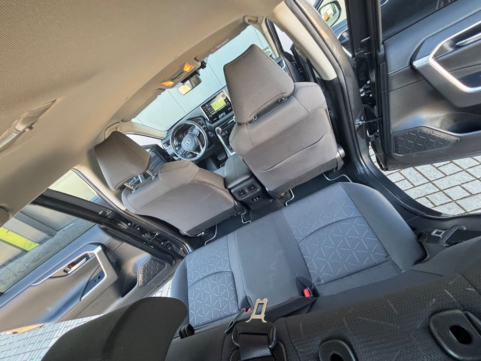 Toyota RAV4 Hybrid 4x2 - Samsaru's Car Outlet