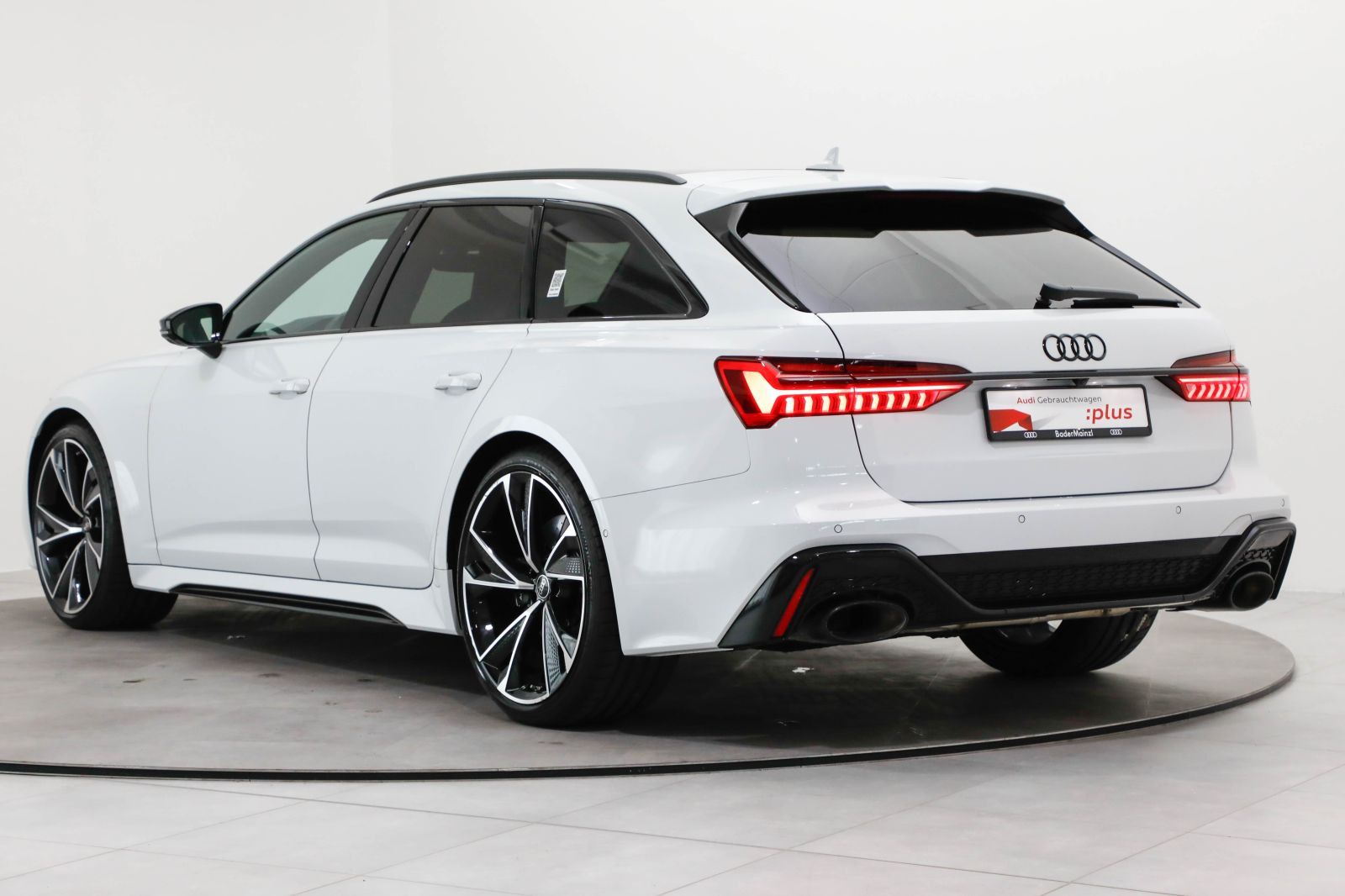 Audi RS 6 Avant AHK Matrix HUD Keramik Pano 305km/h
