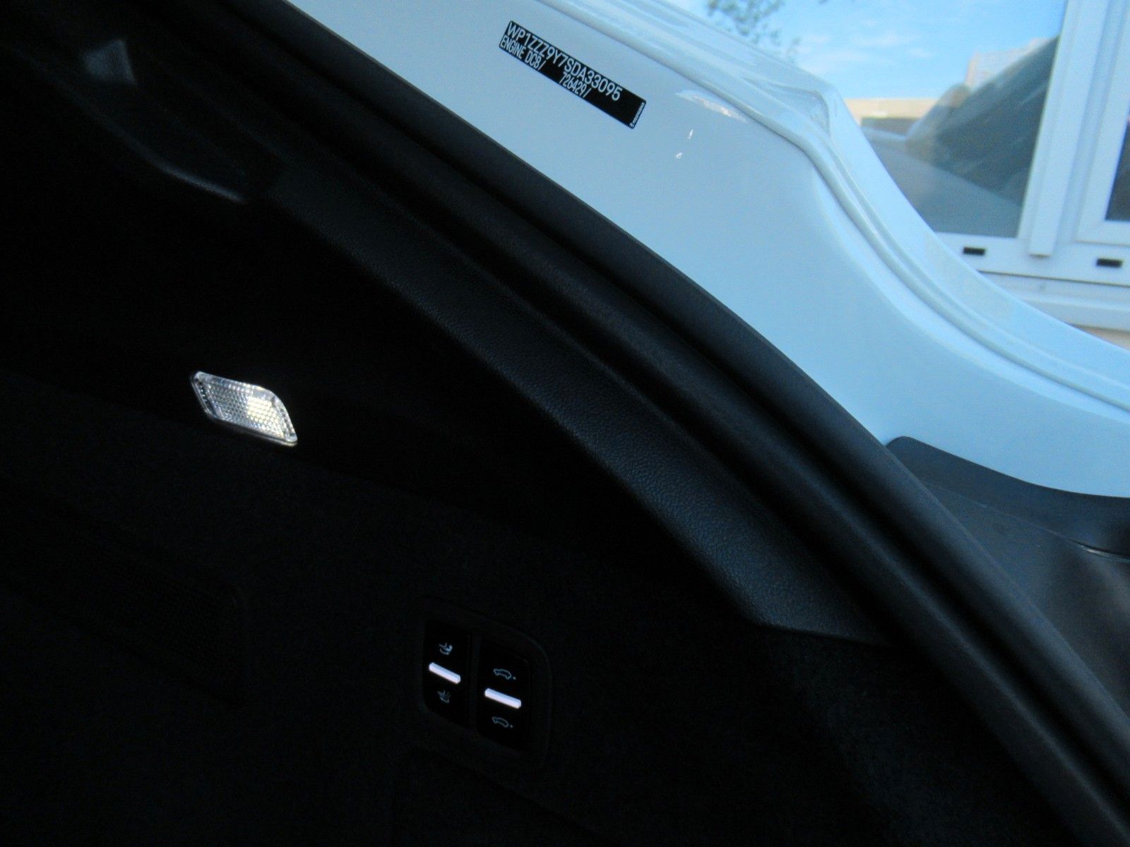 Porsche NEW COUPE E-H EXCL SPORTDESIGN BOSE+INNO AHK+GT
