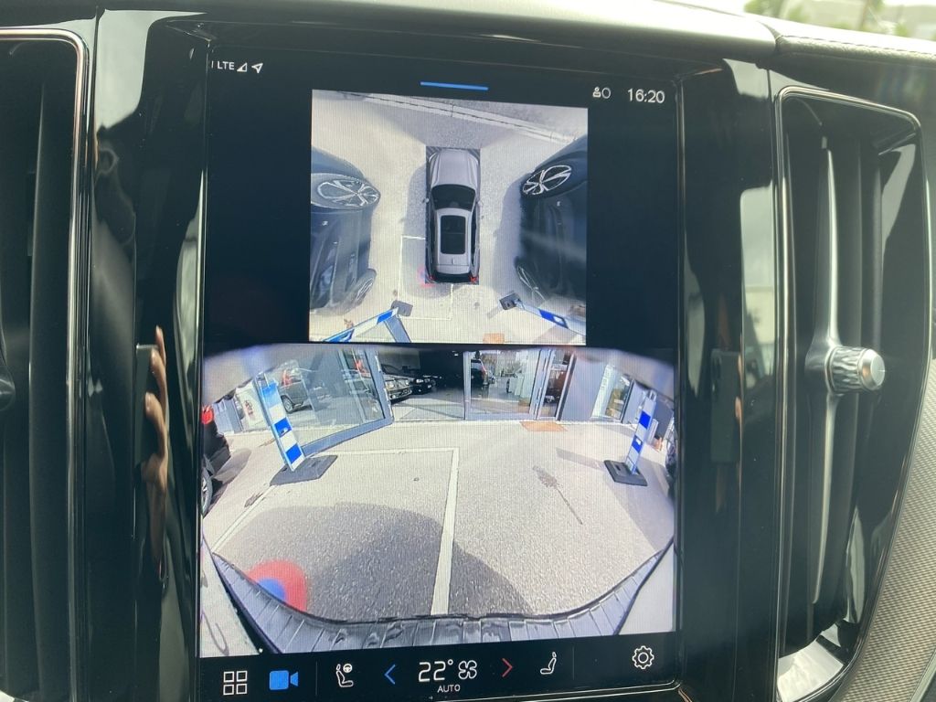 Volvo XC60 Ultra Black Edition Recharge Plug-In Hybrid