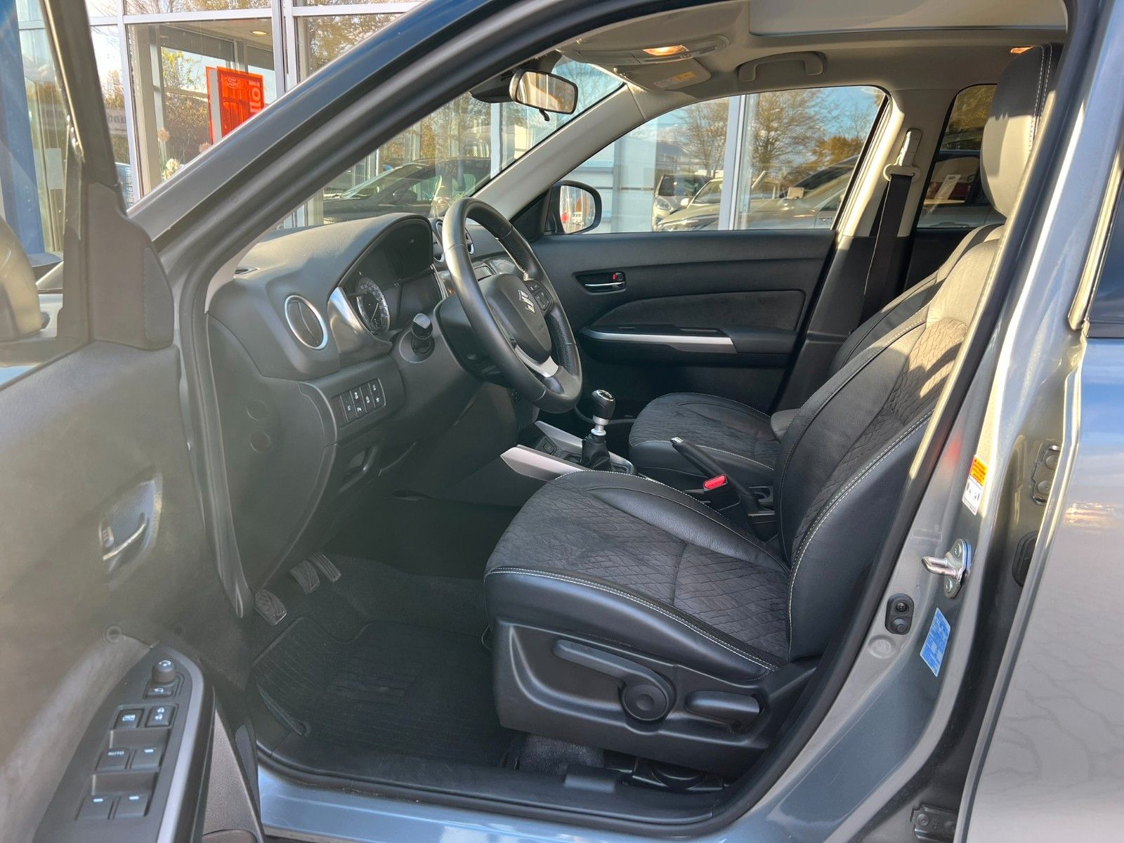 Suzuki Vitara 1.4 Mild-Hybrid Comfort+ - Samsaru's Car Outlet