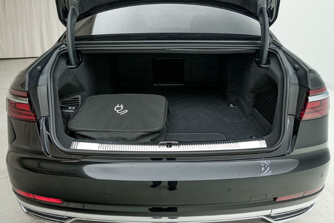 Audi A8 L 60 TFSI e quattro - Samsaru's Car Outlet