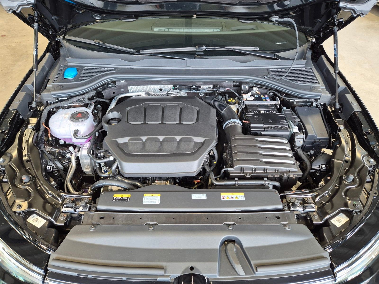 Volkswagen PASSAT VARIANT 2.0 TSI 4M R-LINE IQ PANO HUD AHK