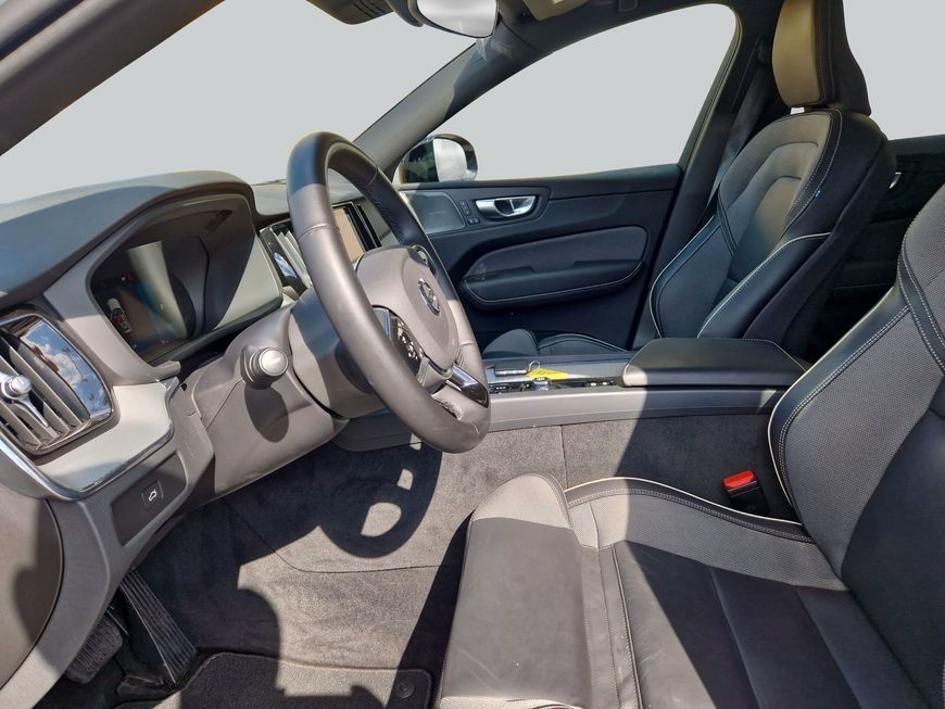 Volvo XC60 B4 D AWD Plus Dark,Pano, LM 21'',360° Surro
