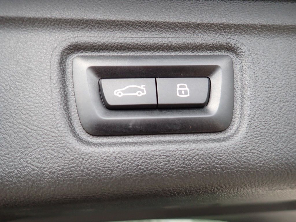BMW 330 i Touring M Sport - Samsaru's Car Outlet
