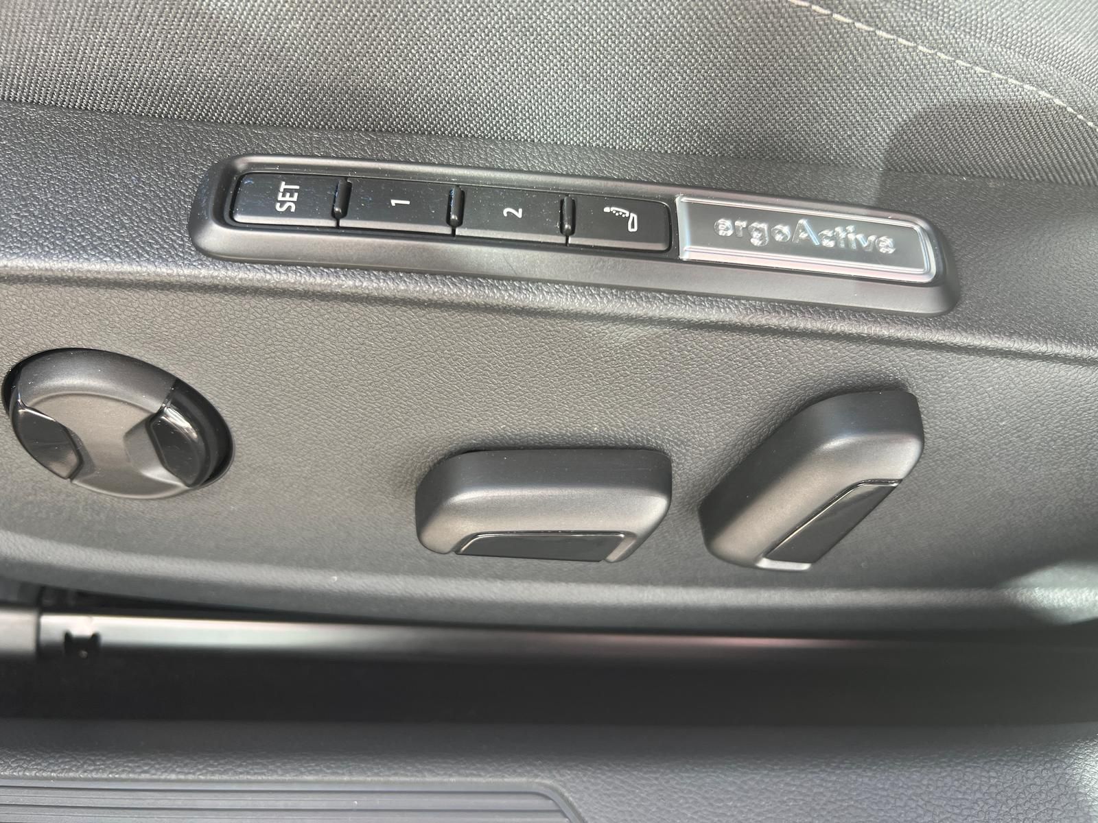 Volkswagen Golf 2.0 TSI Style 4Motion - Samsaru's Car Outlet
