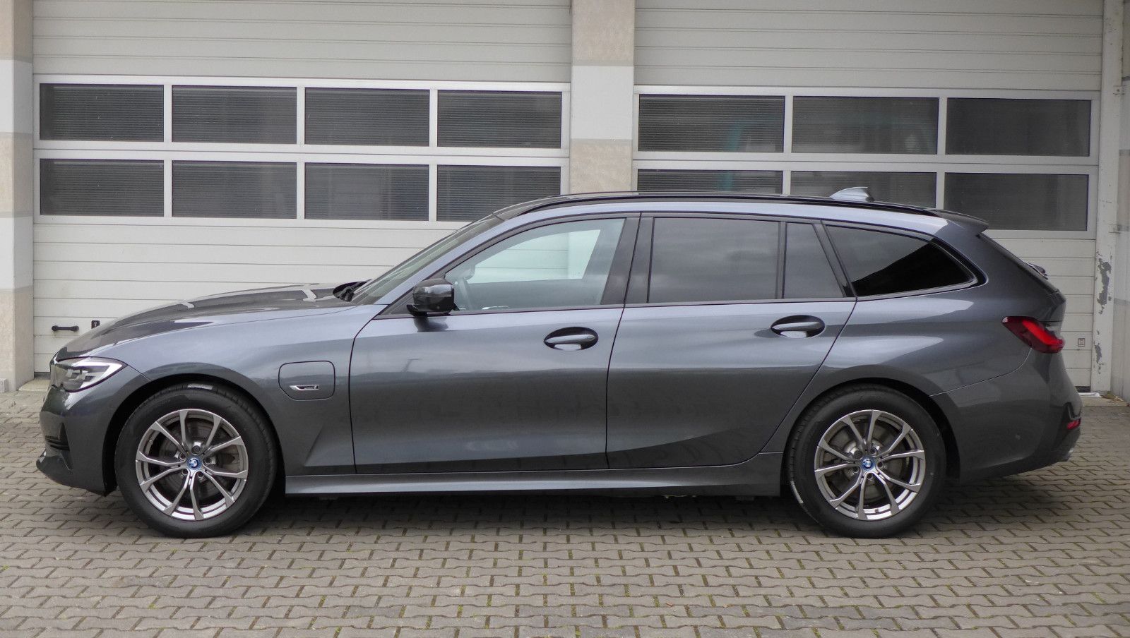BMW 320e Touring Sport Line - Samsaru's Car Outlet