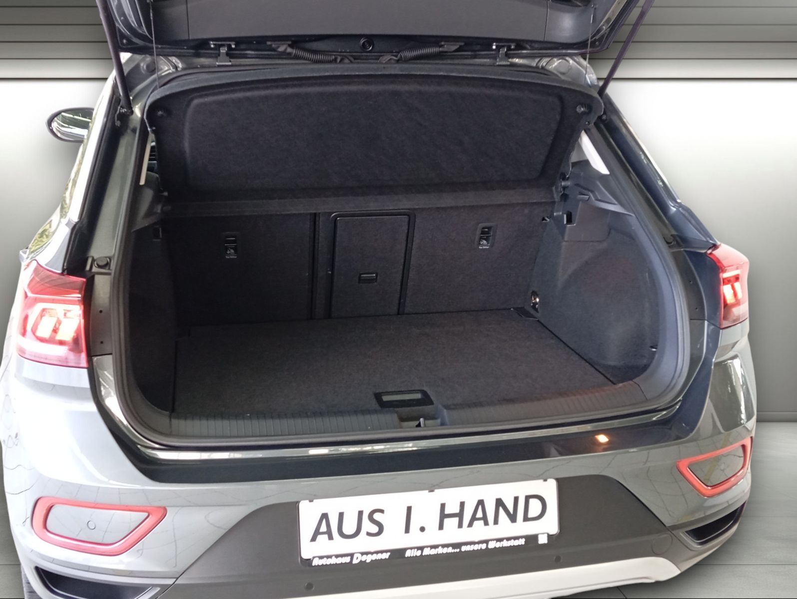 Volkswagen T-Roc - Samsaru's Car Outlet