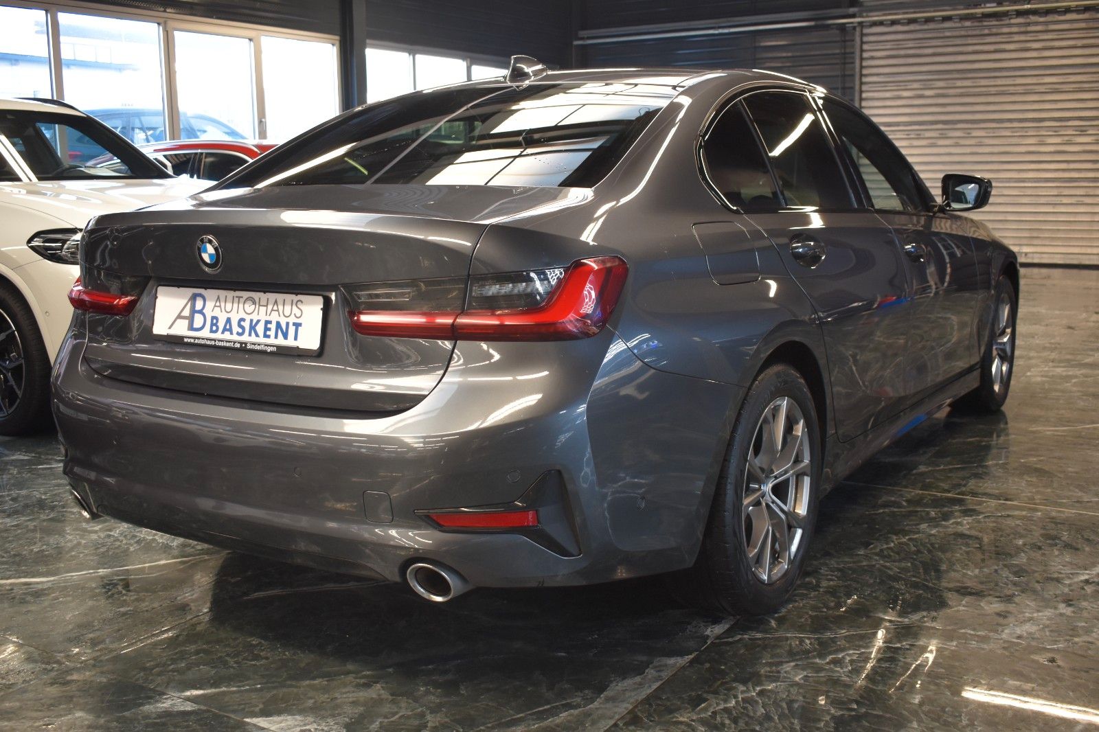 BMW 320 d xDrive SPORT LINE*M LENKRAD*AHK*LED*NAVI*