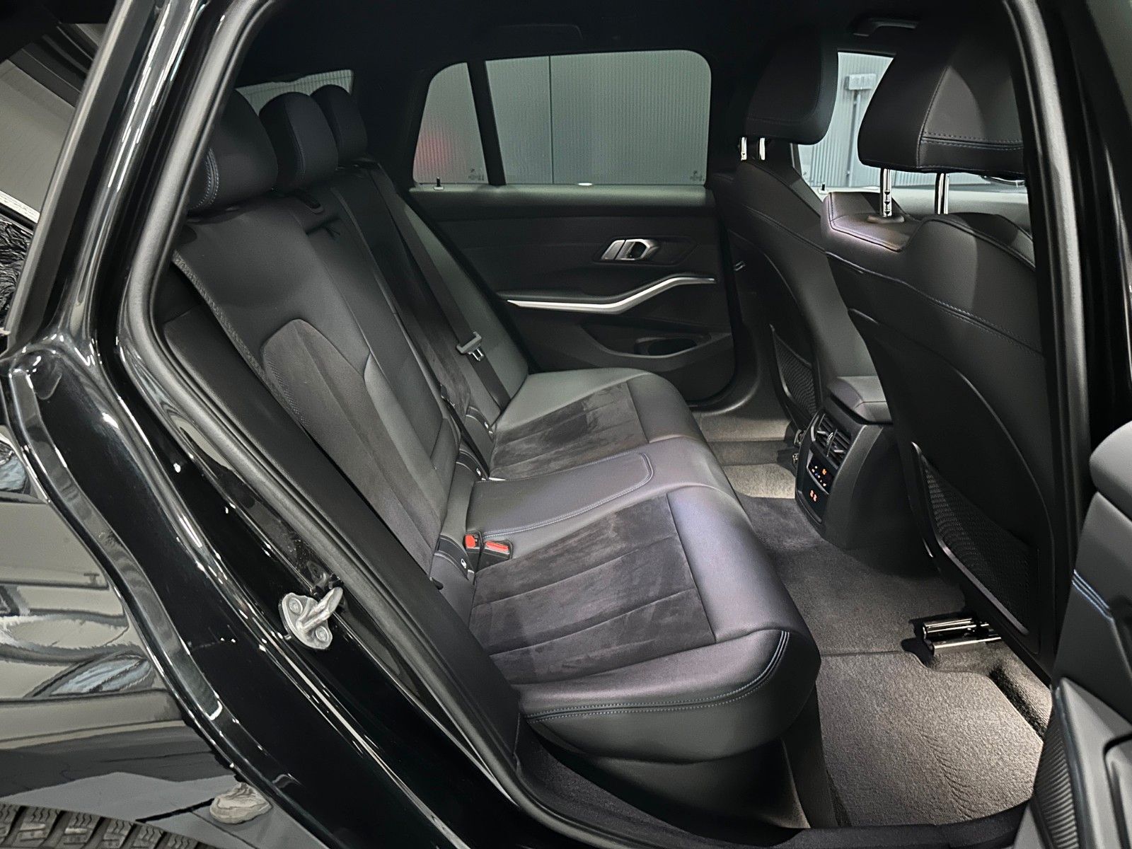 BMW 330d touring xDrive M-Sport - Samsaru's Car Outlet