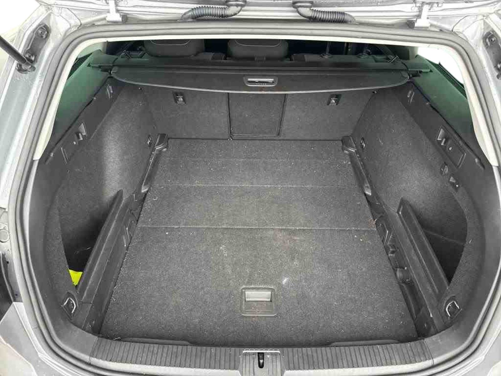 Volkswagen Passat Variant 2.0TDI DSG 4 Mo Business AHK Navi