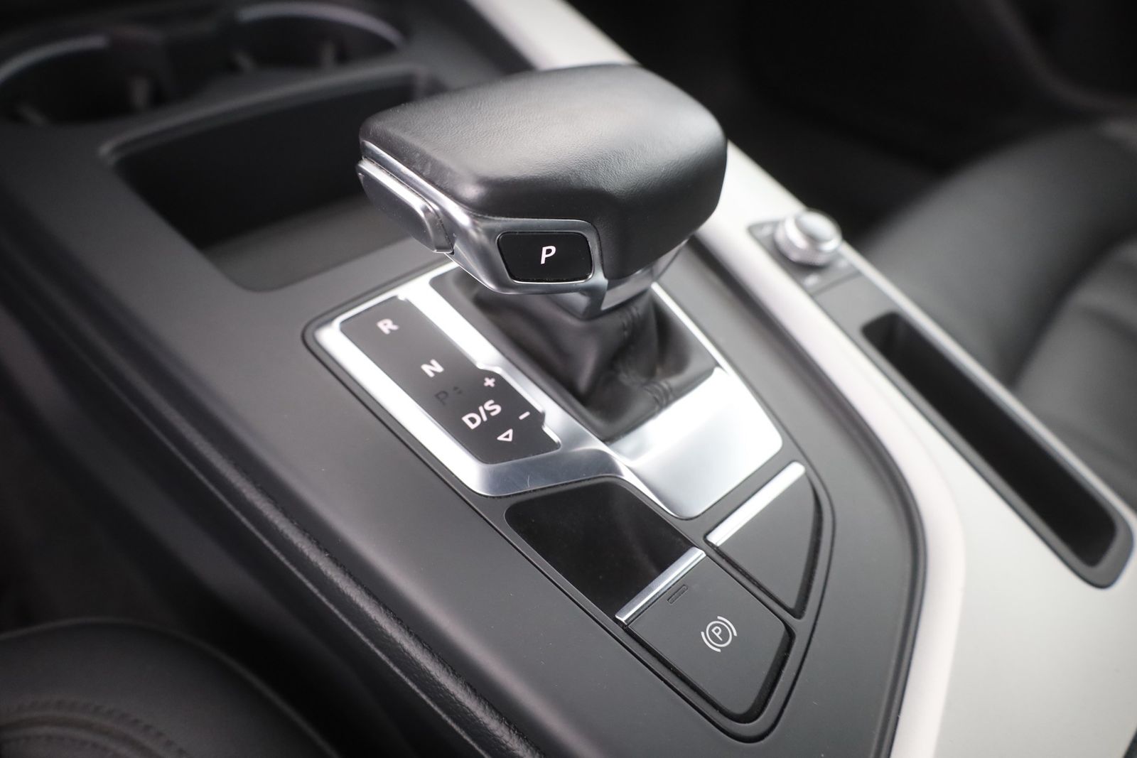 Audi A4 Avant 35 TFSI advanced - Samsaru's Car Outlet