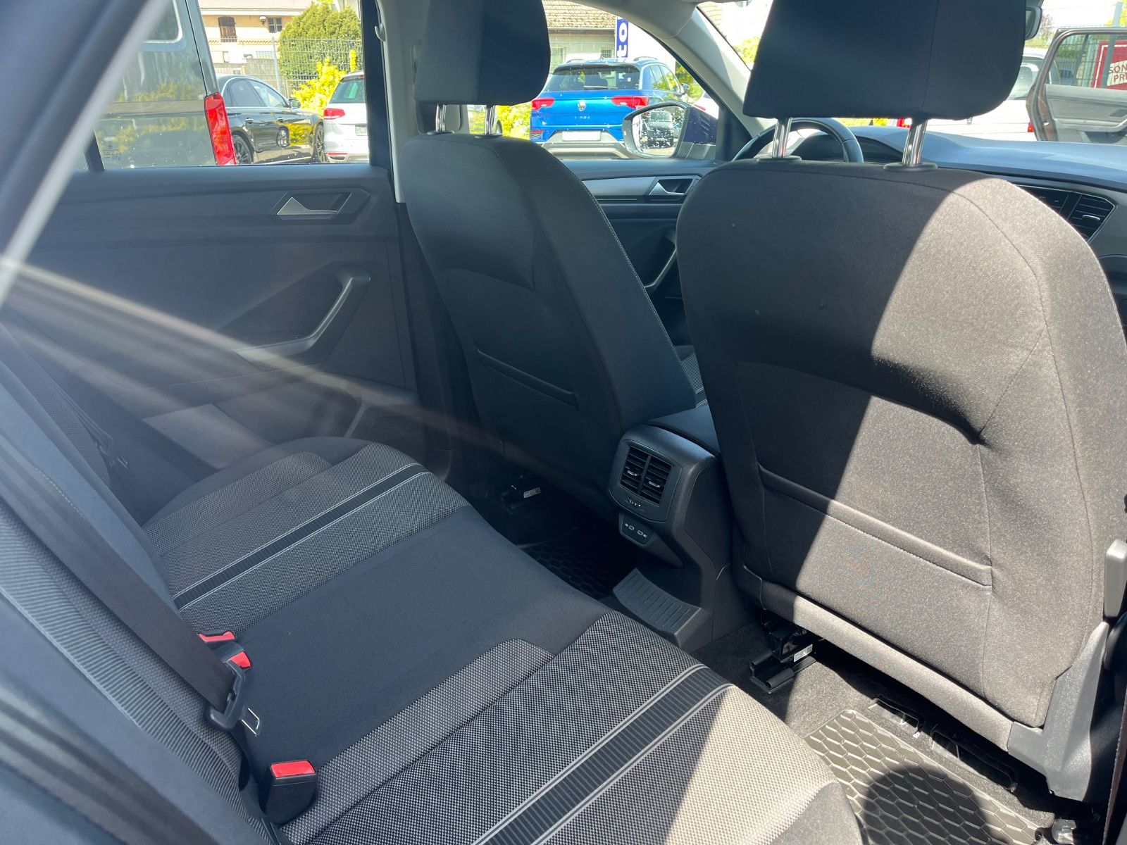 Volkswagen T-Roc 1.5 TSI Style - Samsaru's Car Outlet