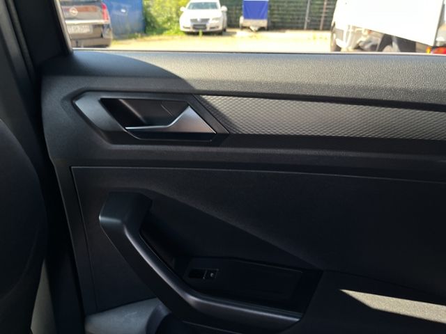 Volkswagen T-Roc 1.5 TSI DSG Sport - Samsaru's Car Outlet