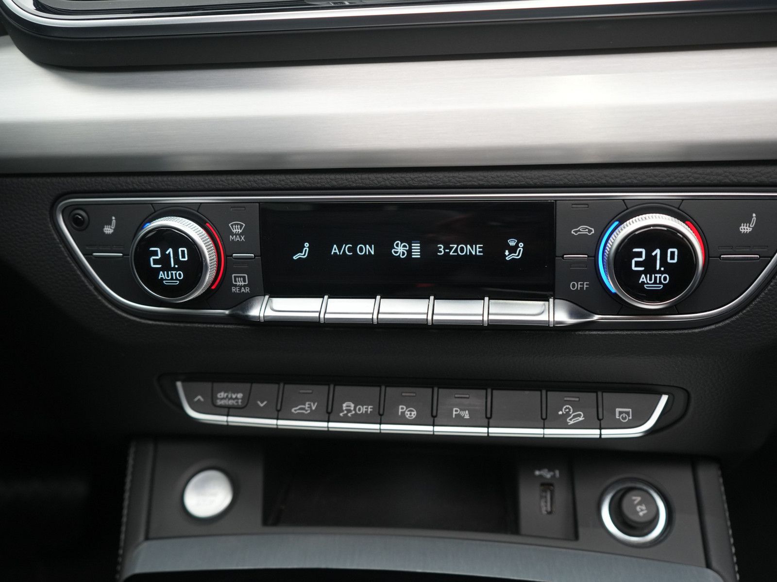 Audi Q5 50 e quattro S line - Samsaru's Car Outlet