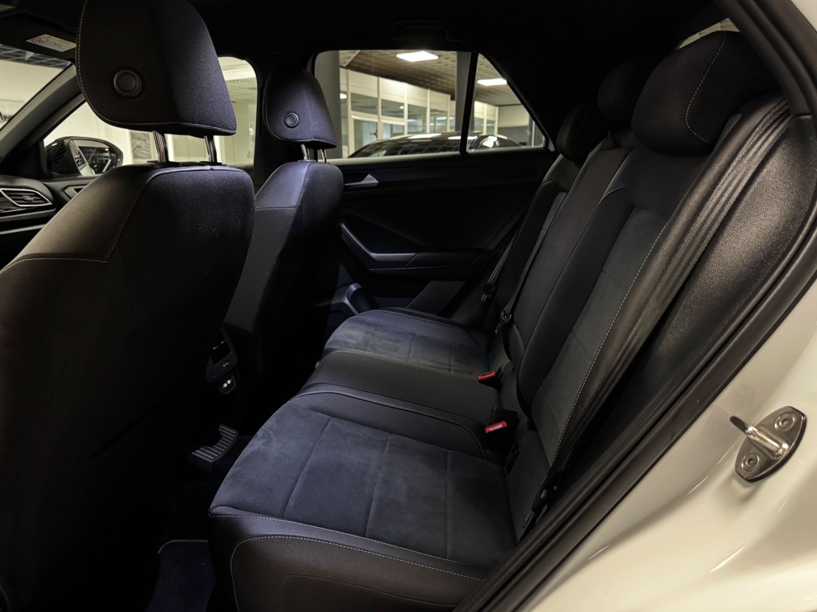 Volkswagen T-ROC 2.0TDI R-Line - Samsaru's Car Outlet