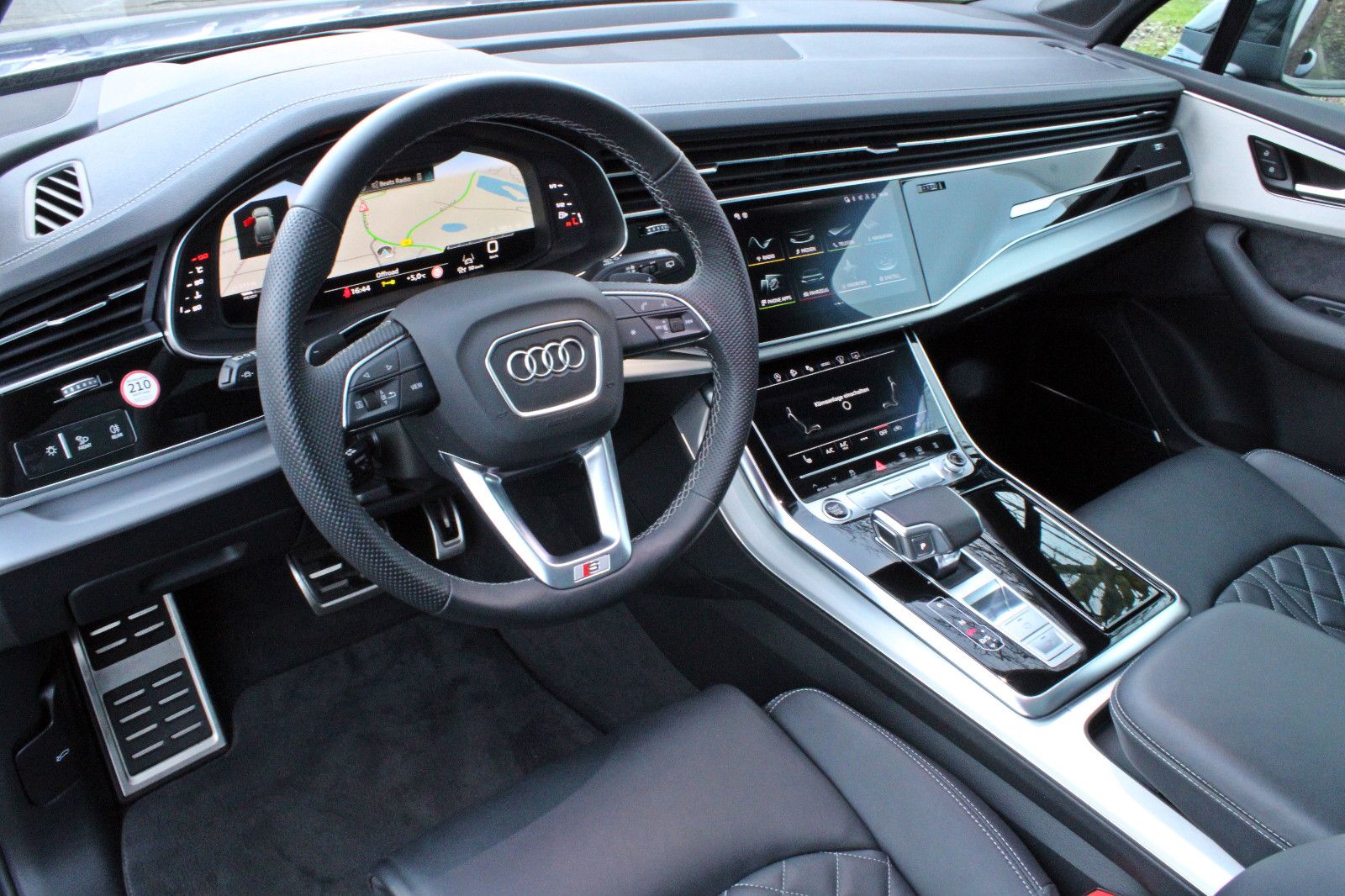 Audi Q7 50TDI S LINE BLACK PANO HUD STHZ AHK MATRIX
