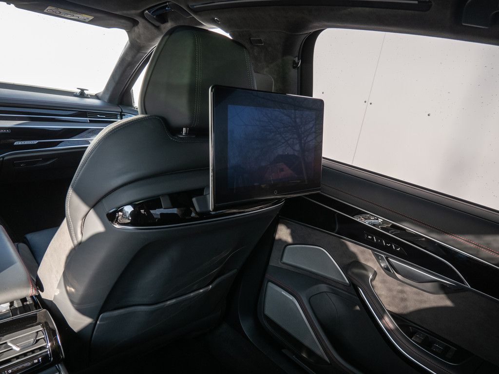 Audi A8 lang 60TFSI quattro - Samsaru's Car Outlet