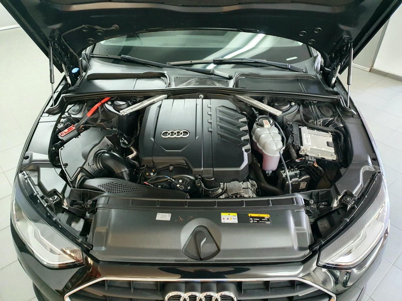 Audi A4 Avant 35TFSI S tronic - Samsaru's Car Outlet