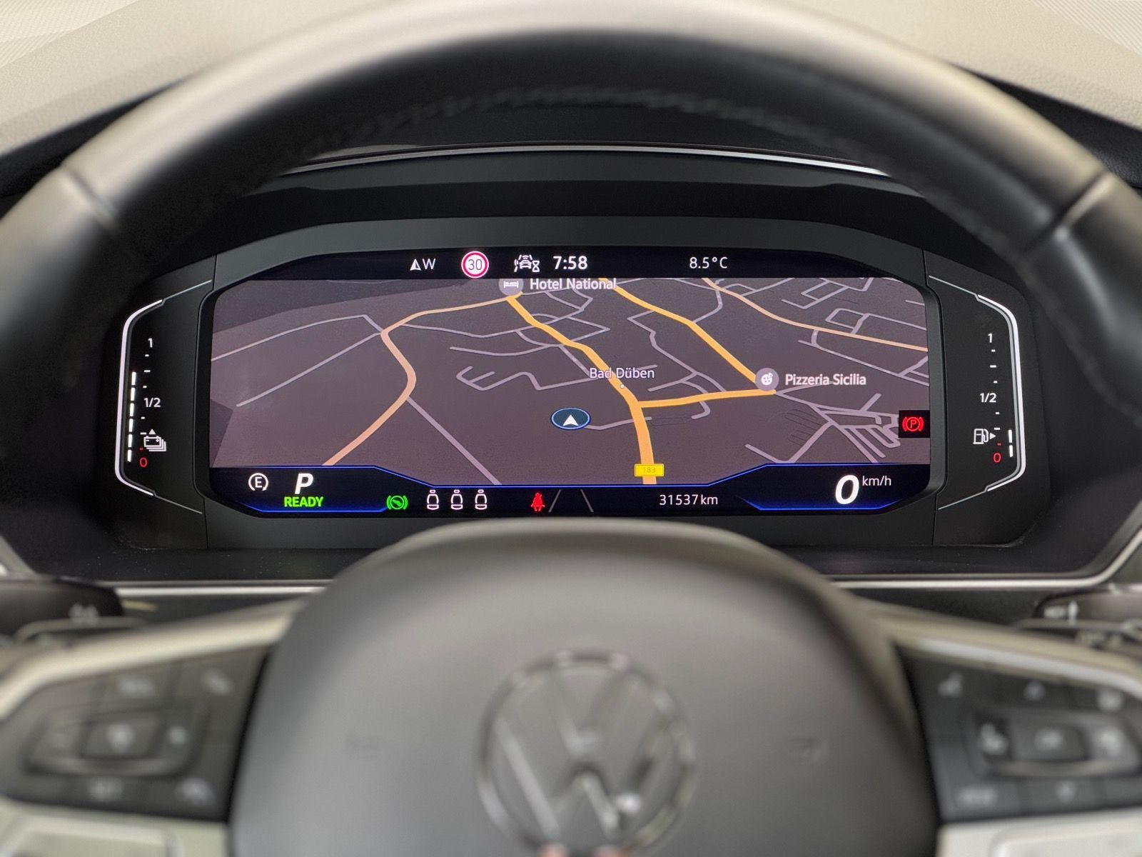 Volkswagen Tiguan Life 1.4 TSI eHybrid - Samsaru's Car Outlet